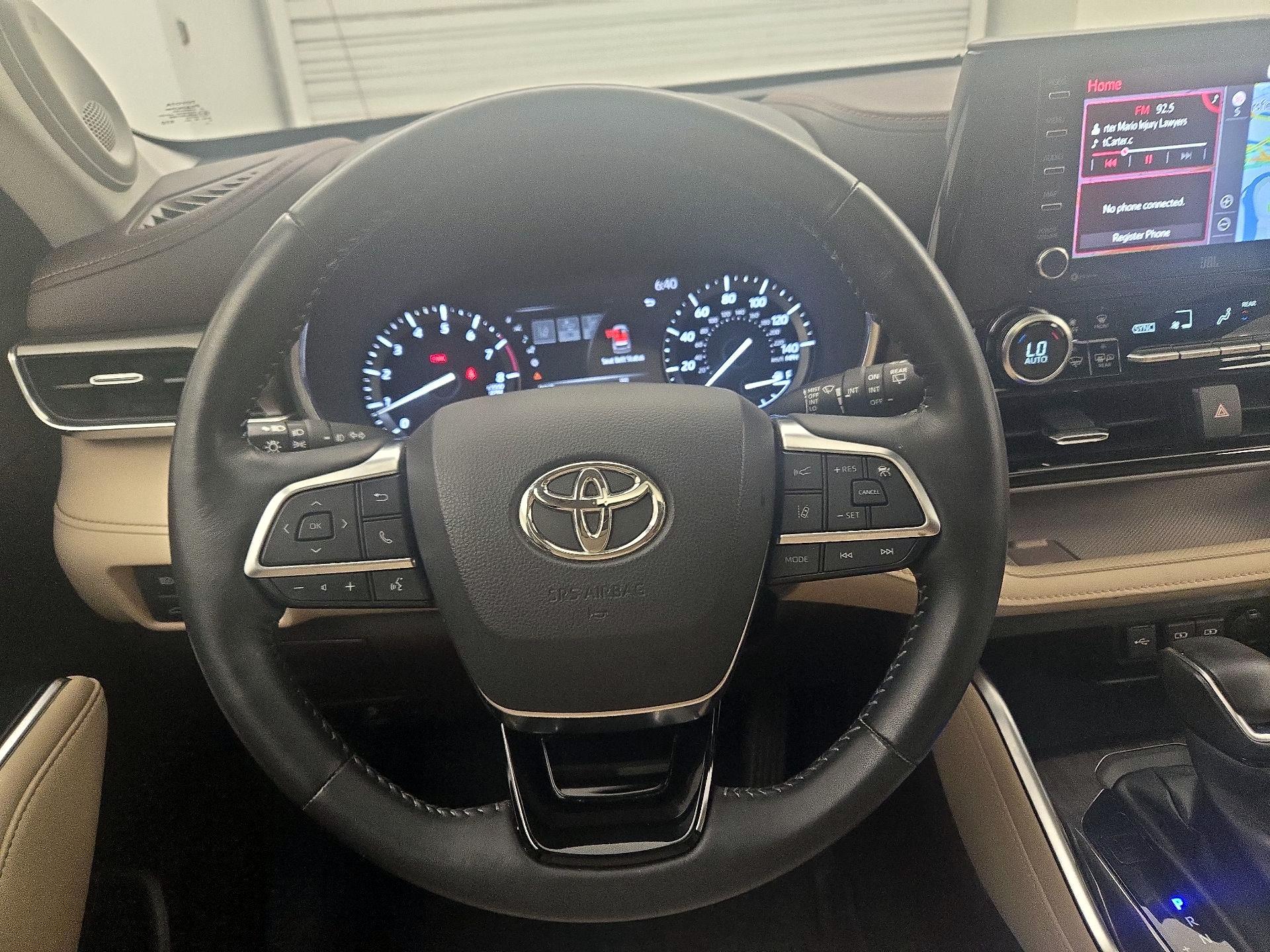 Thumbnail: 2020 Toyota Highlander - 10
