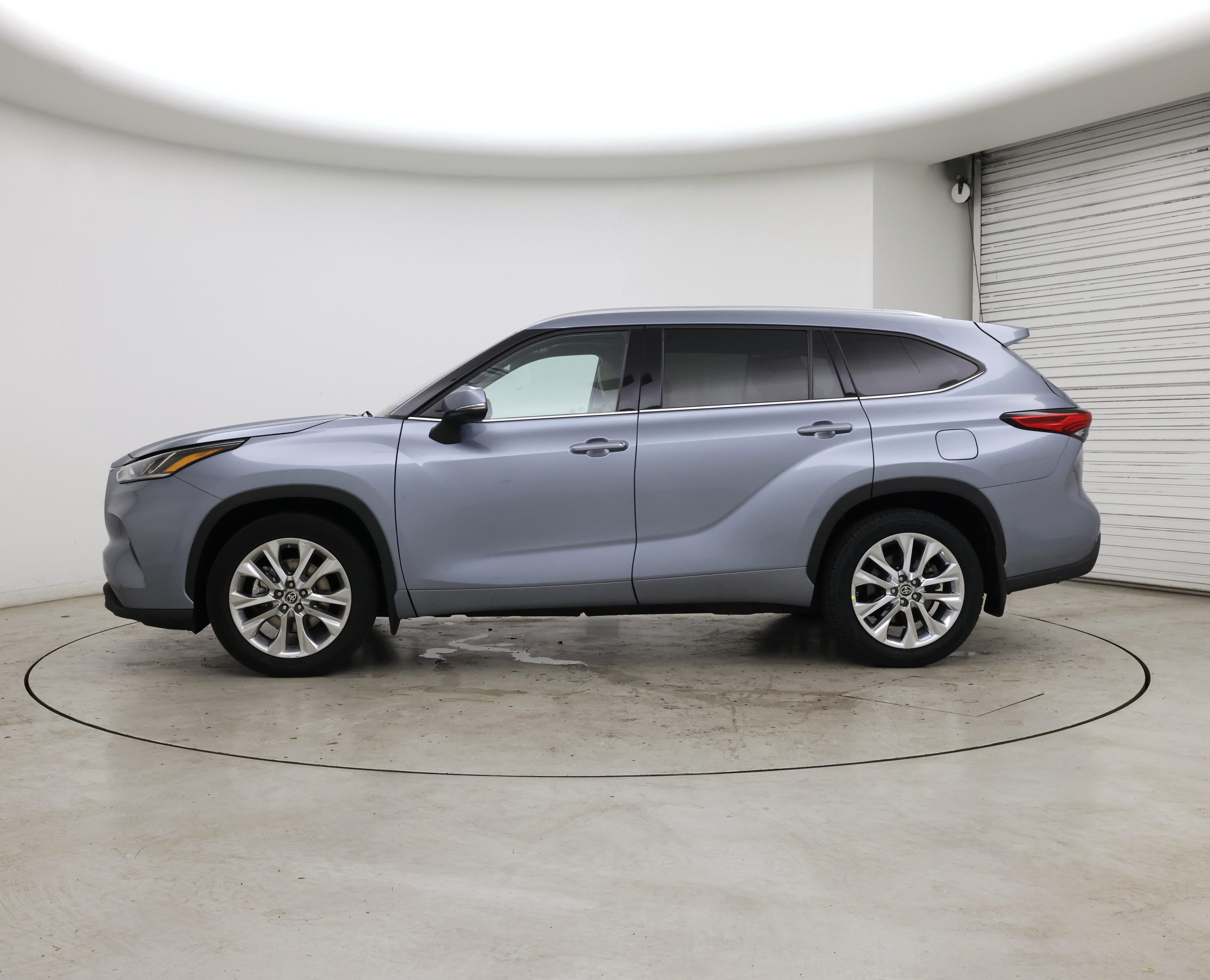 Thumbnail: 2020 Toyota Highlander - 3