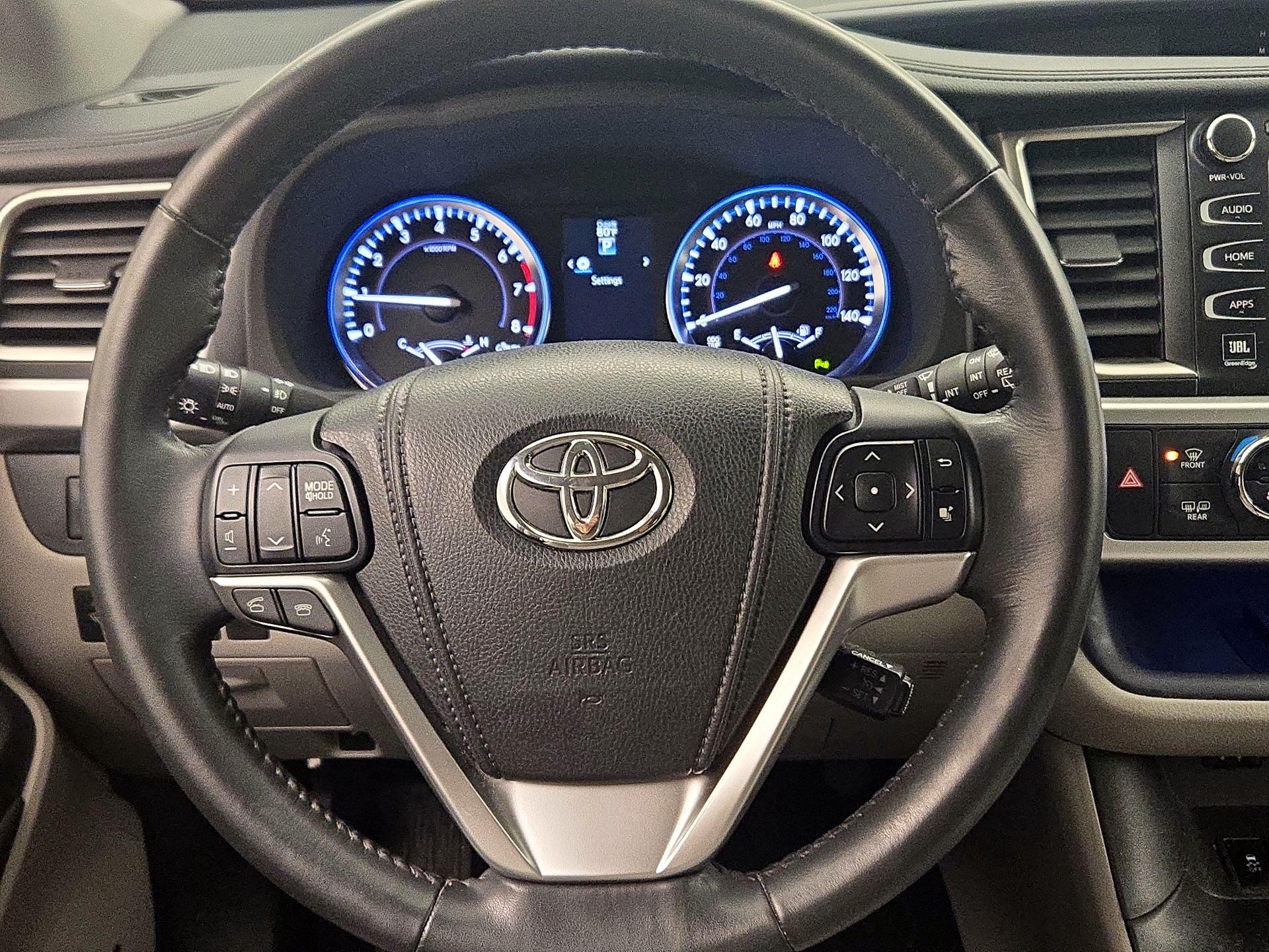 Thumbnail: 2015 Toyota Highlander - 10