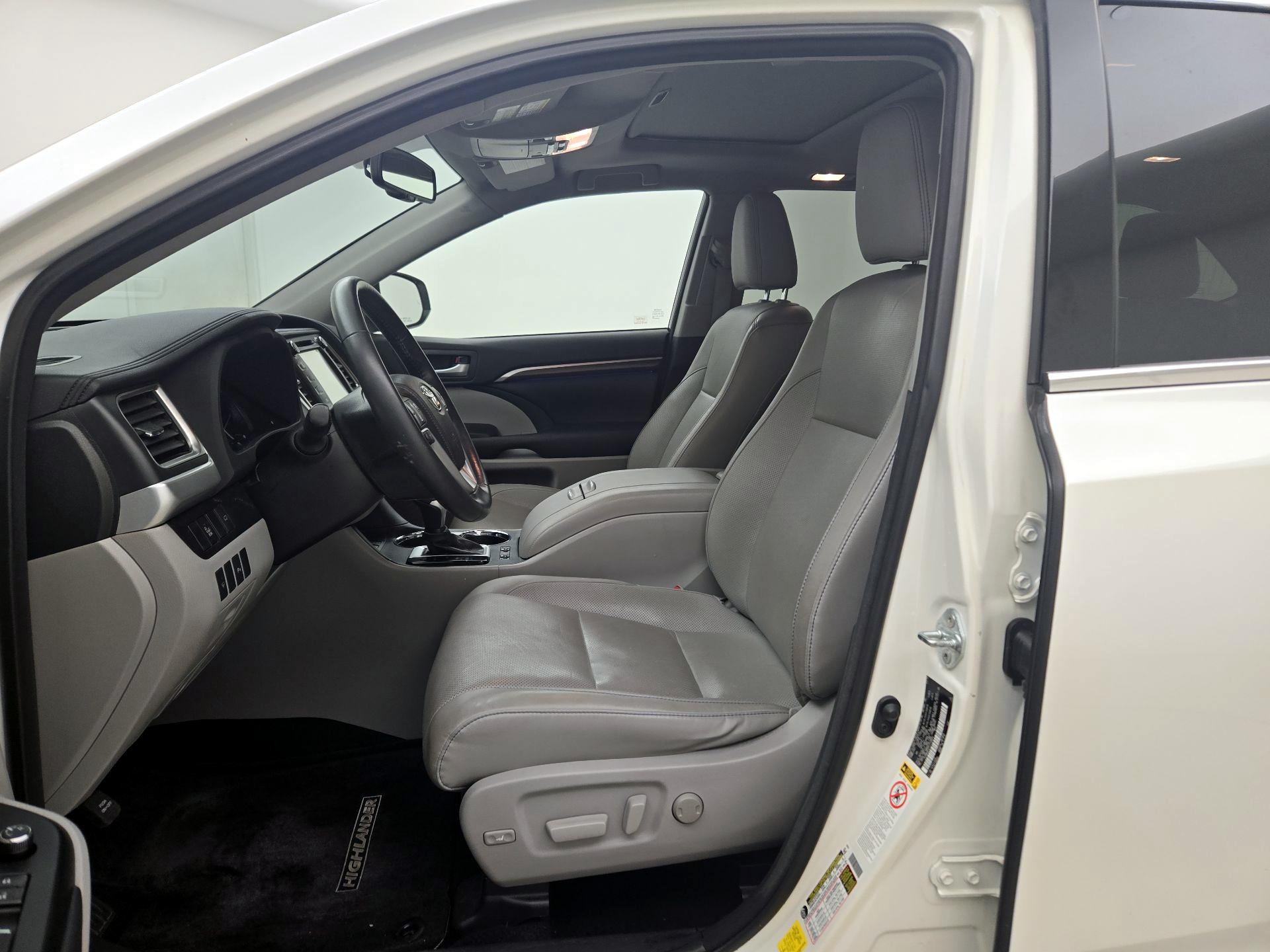 Thumbnail: 2015 Toyota Highlander - 11