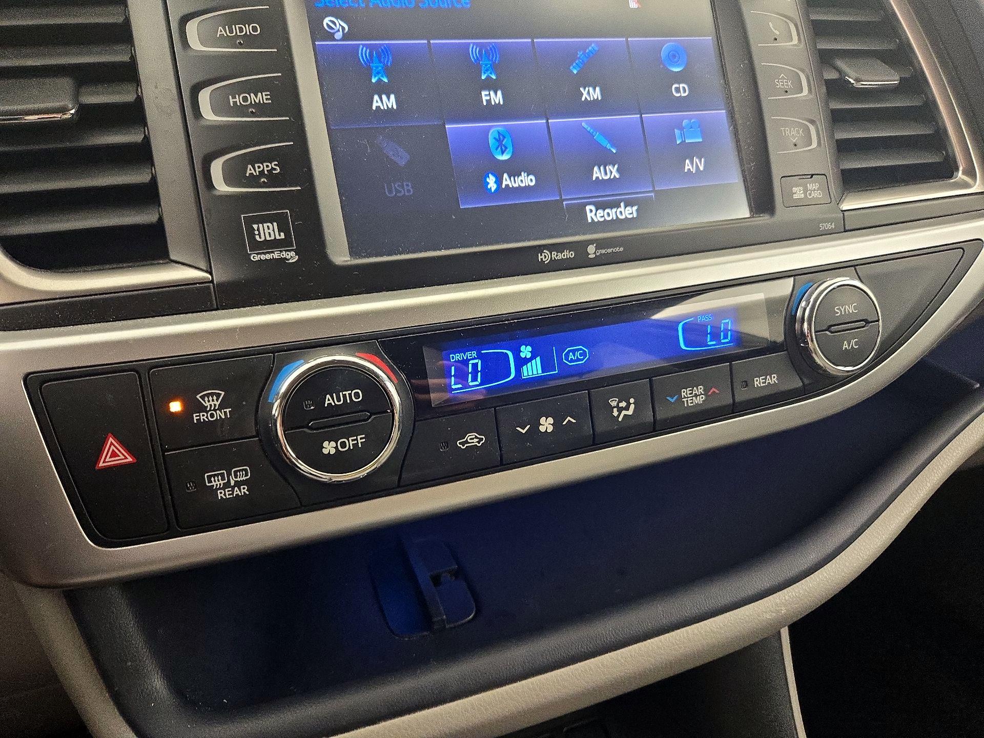 Thumbnail: 2015 Toyota Highlander - 15
