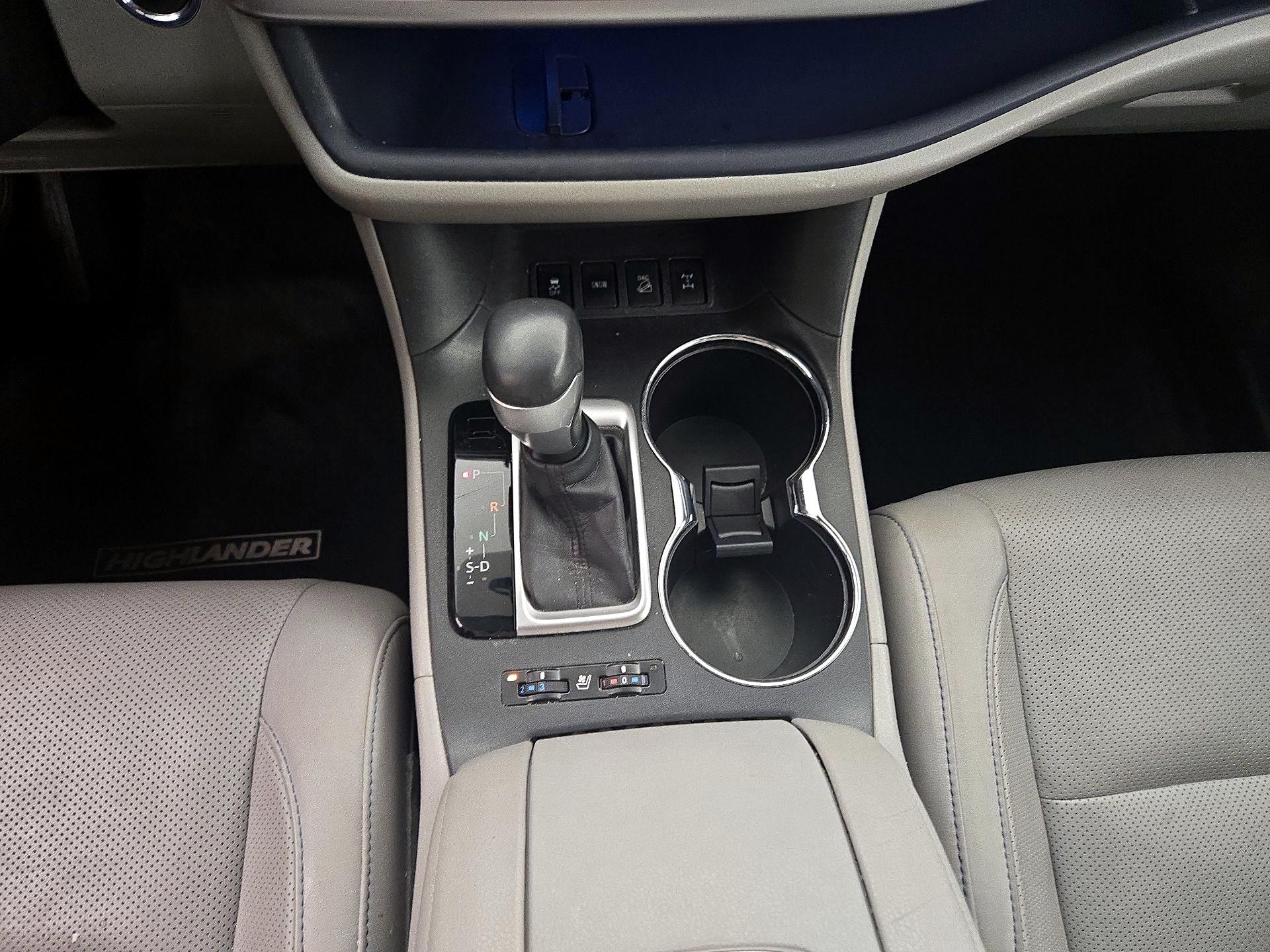Thumbnail: 2015 Toyota Highlander - 16