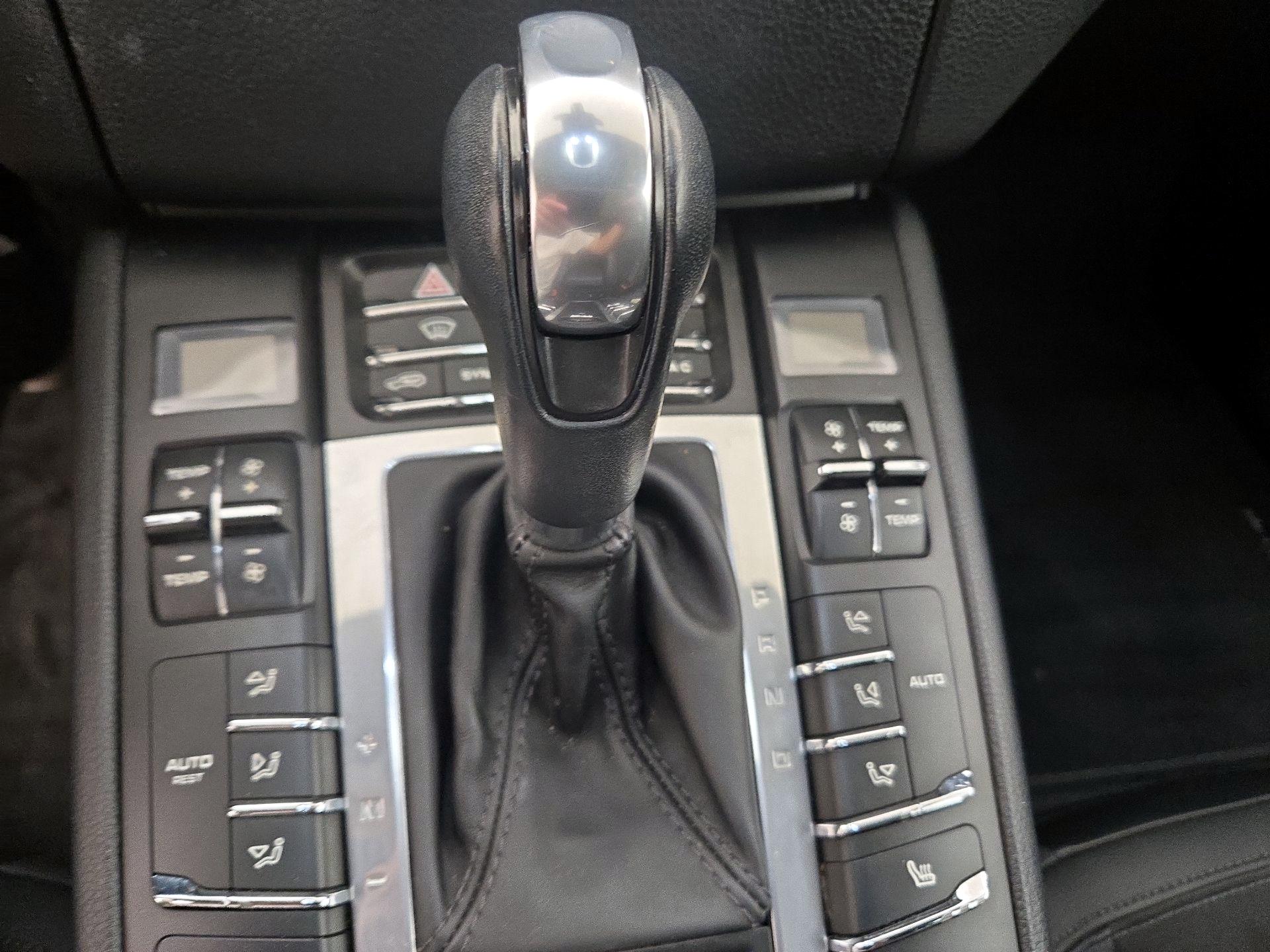 Thumbnail: 2018 Porsche Macan - 17