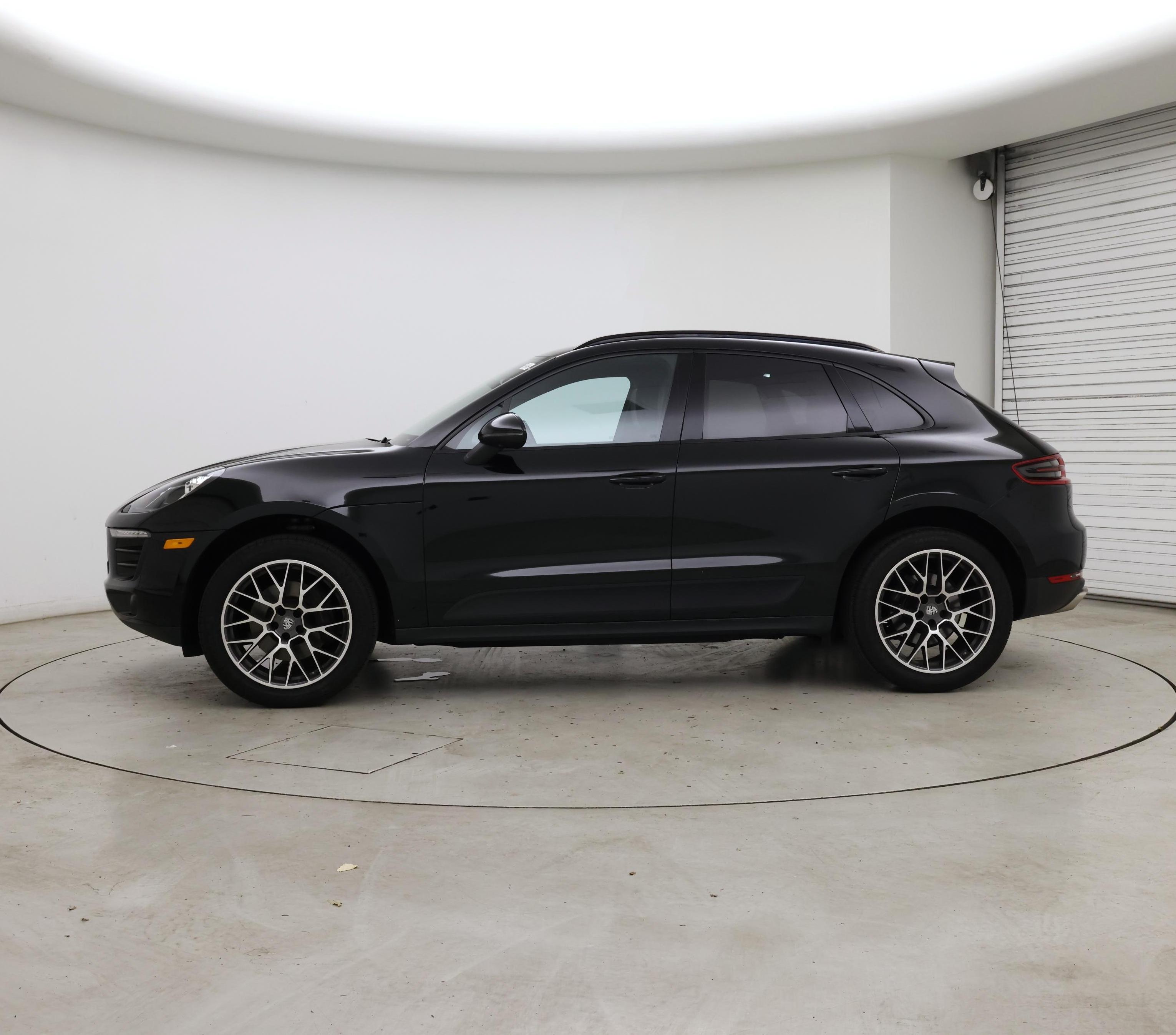 Thumbnail: 2018 Porsche Macan - 3