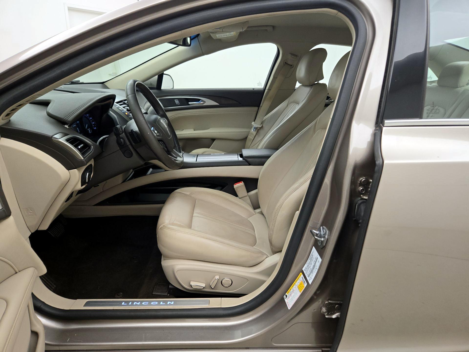 Thumbnail: 2019 Lincoln MKZ - 11