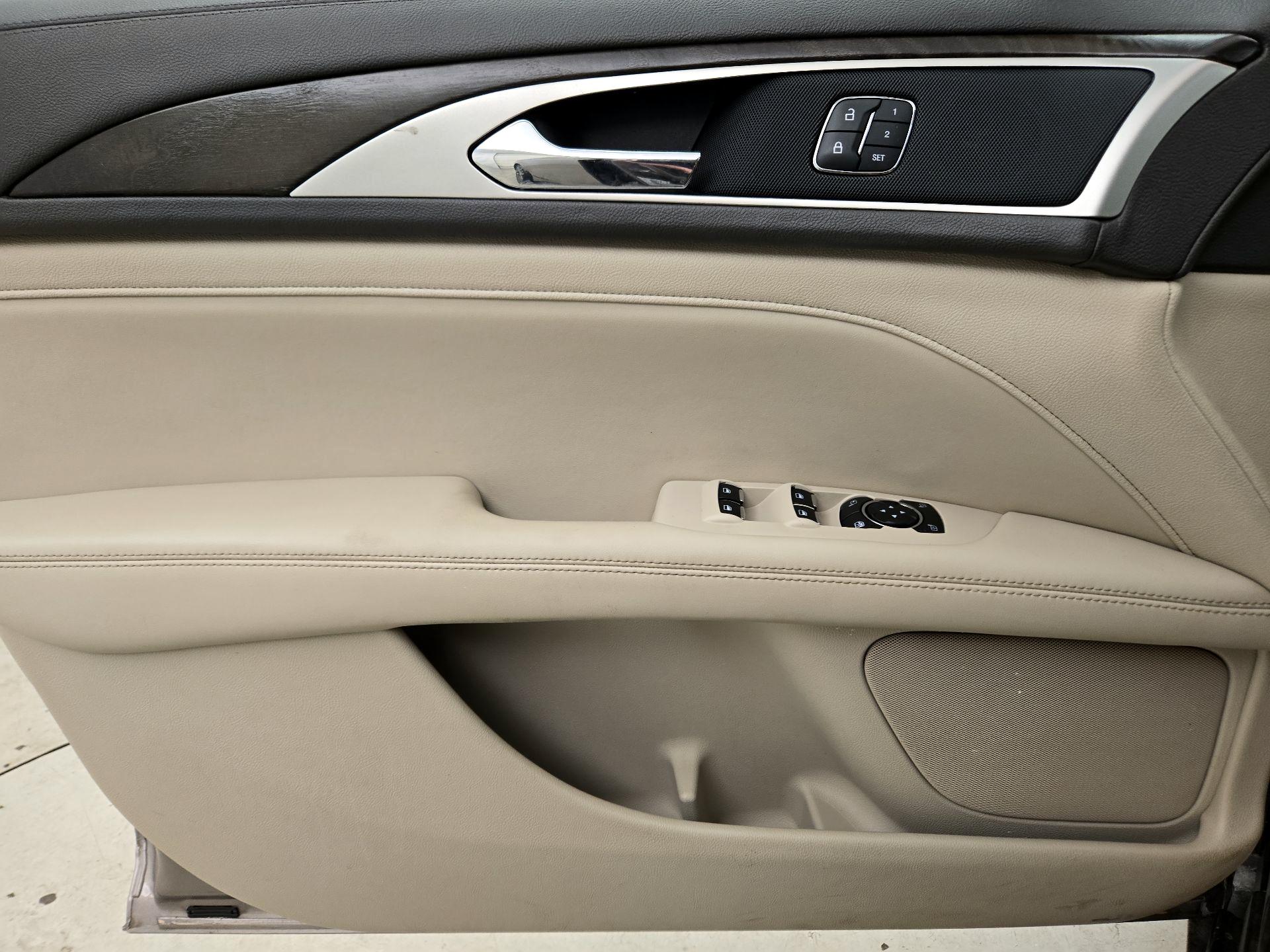 Thumbnail: 2019 Lincoln MKZ - 12