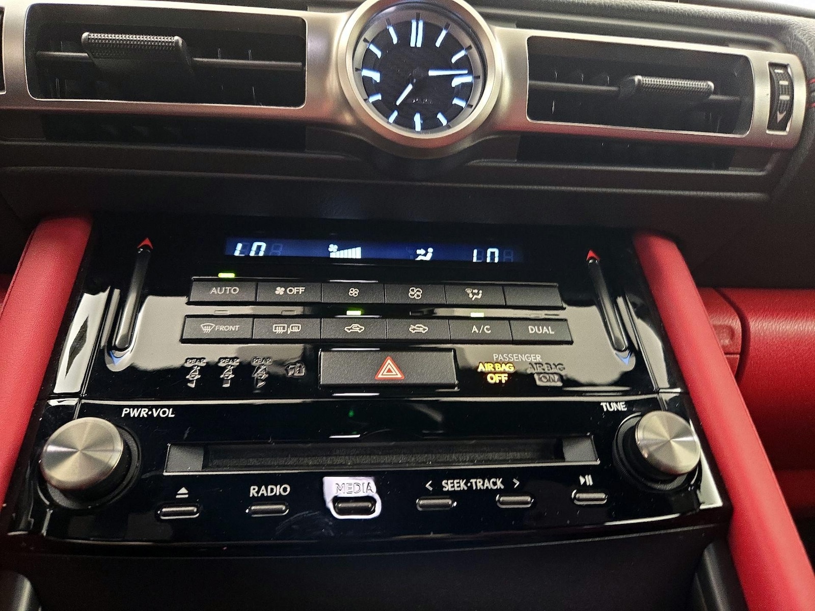 2022 Lexus IS 350 F SPORT - Photo 17
