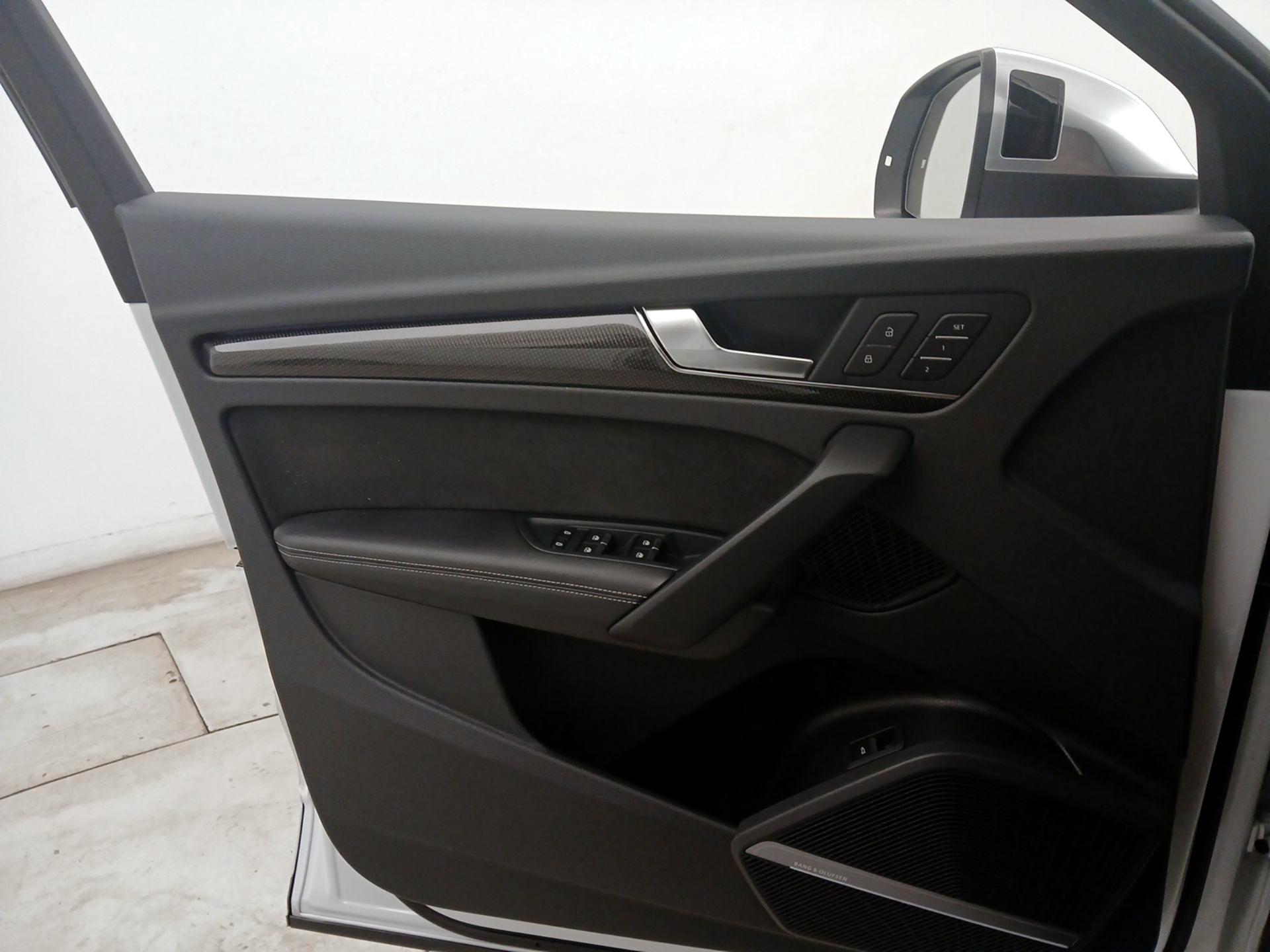 Thumbnail: 2022 Audi SQ5 - 12