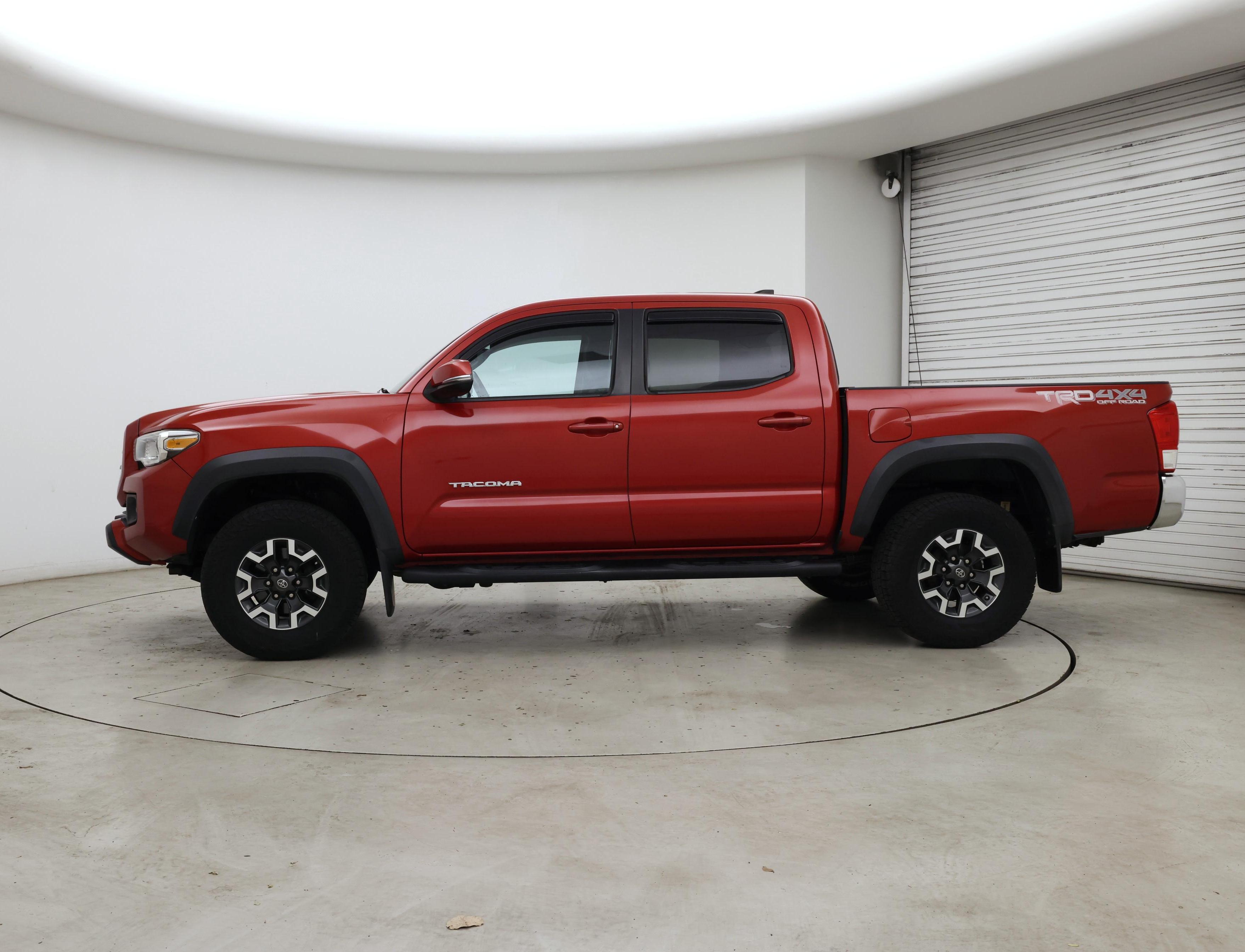 Thumbnail: 2017 Toyota Tacoma - 3