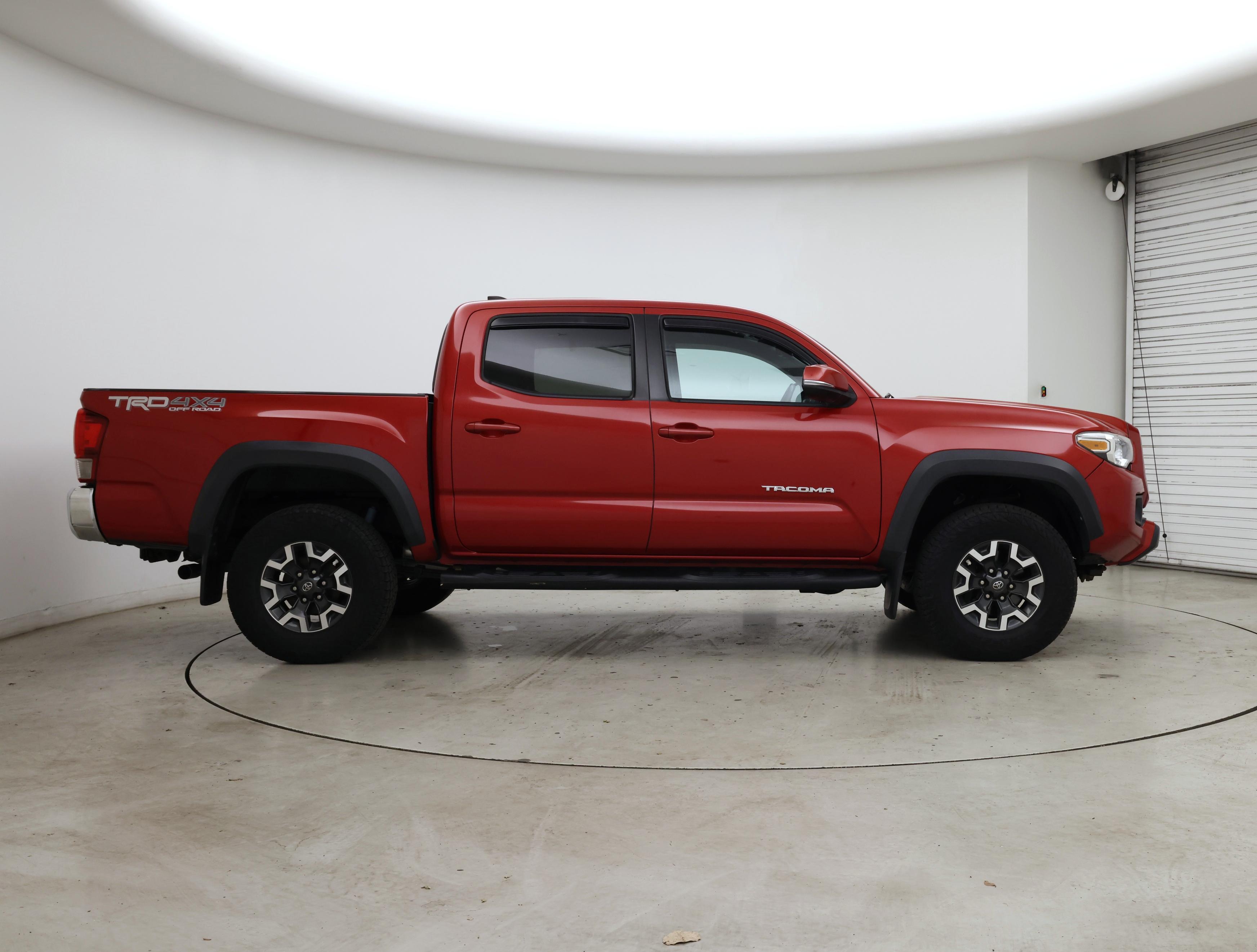 Thumbnail: 2017 Toyota Tacoma - 7