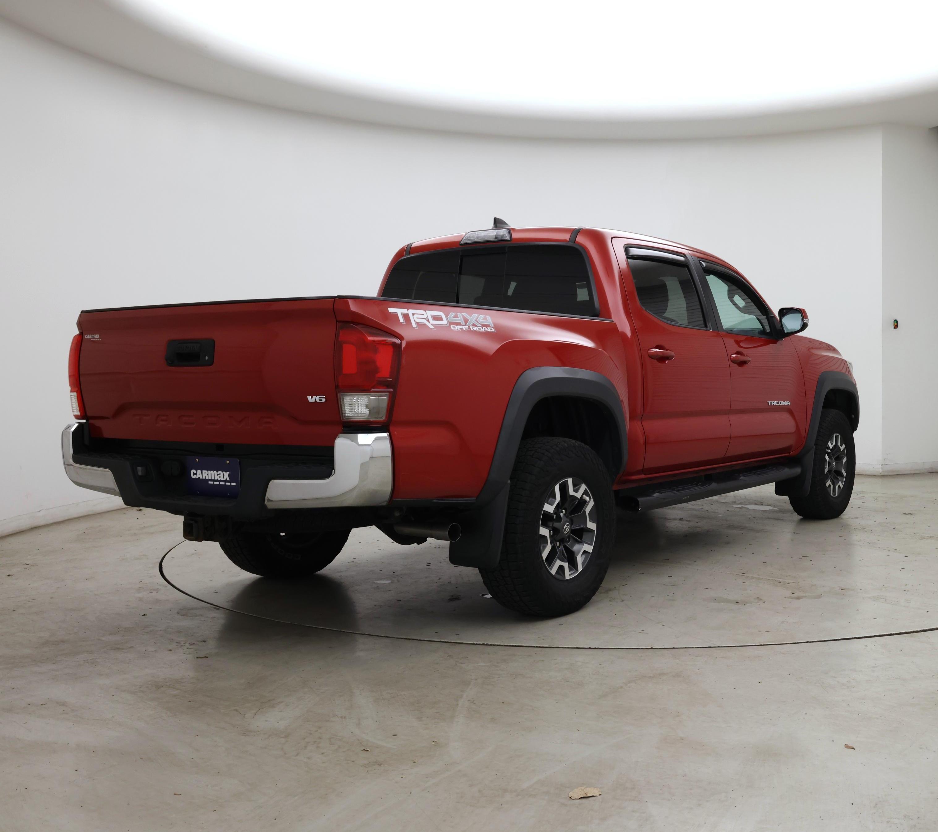 Thumbnail: 2017 Toyota Tacoma - 8