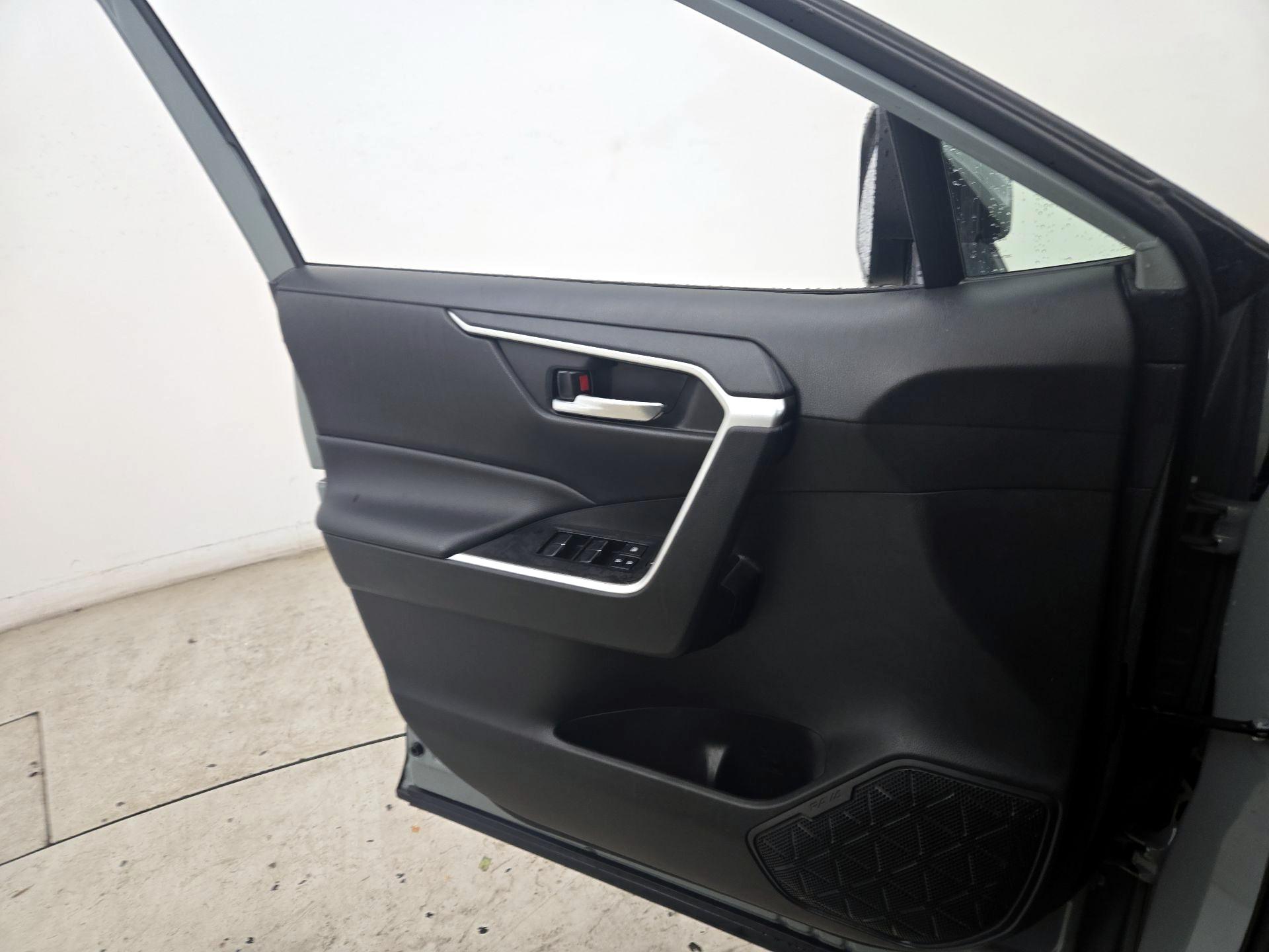 Thumbnail: 2021 Toyota RAV4 - 12
