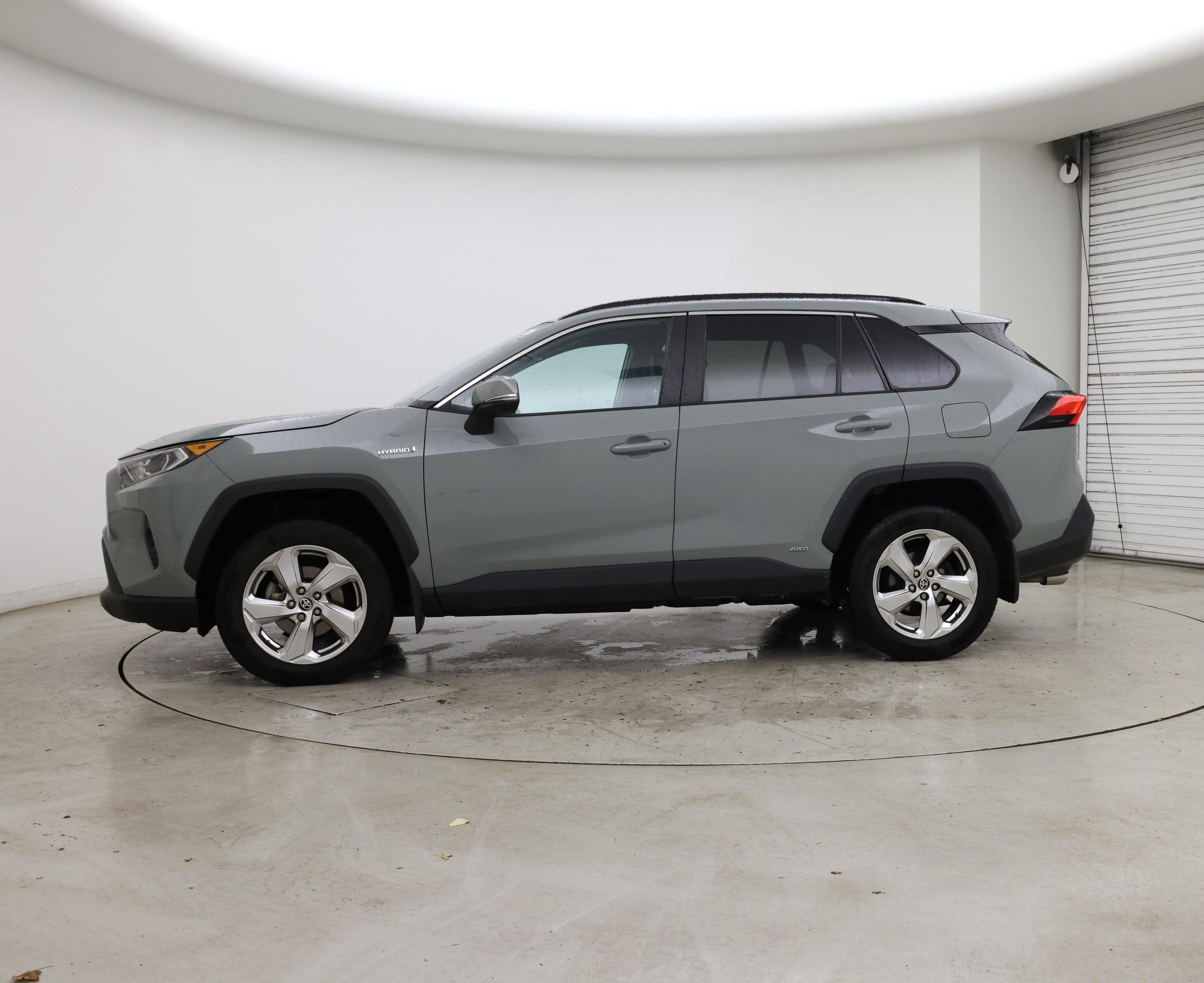 Thumbnail: 2021 Toyota RAV4 - 3