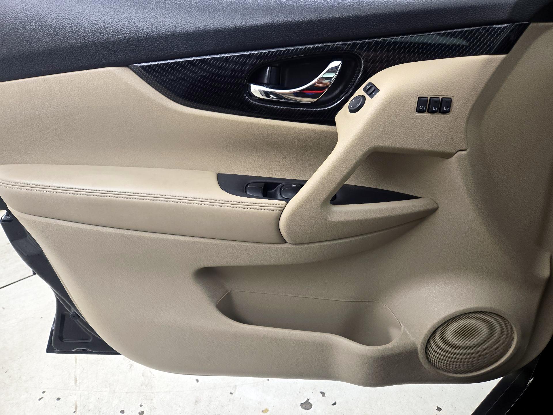 Thumbnail: 2017 Nissan Rogue - 12