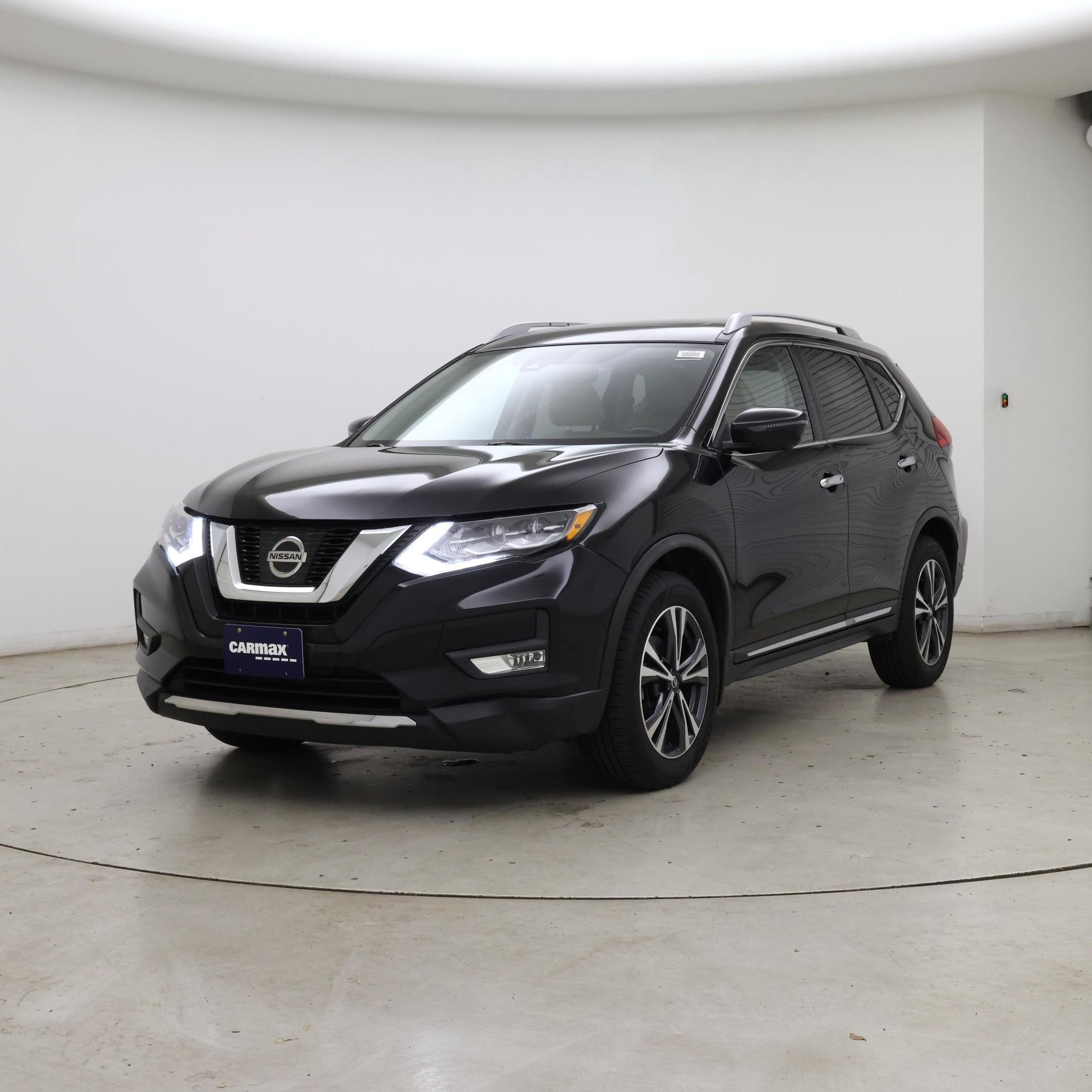 Thumbnail: 2017 Nissan Rogue - 4