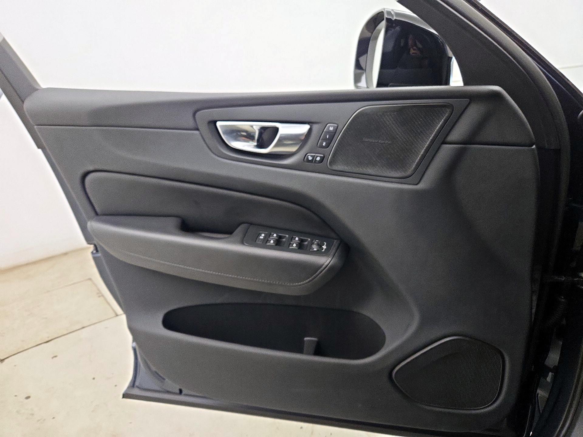 Thumbnail: 2023 Volvo XC60 - 12