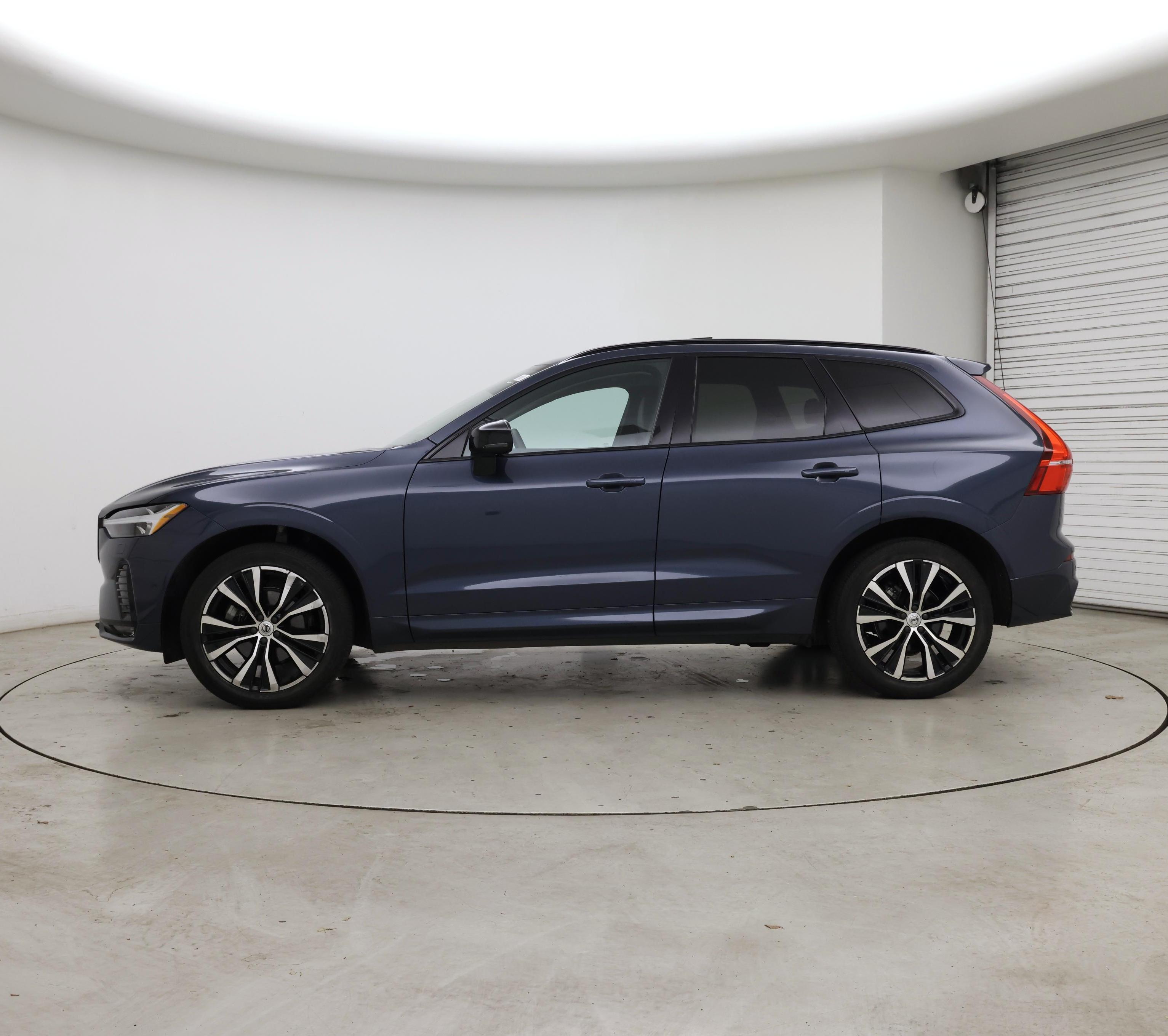 Thumbnail: 2023 Volvo XC60 - 3