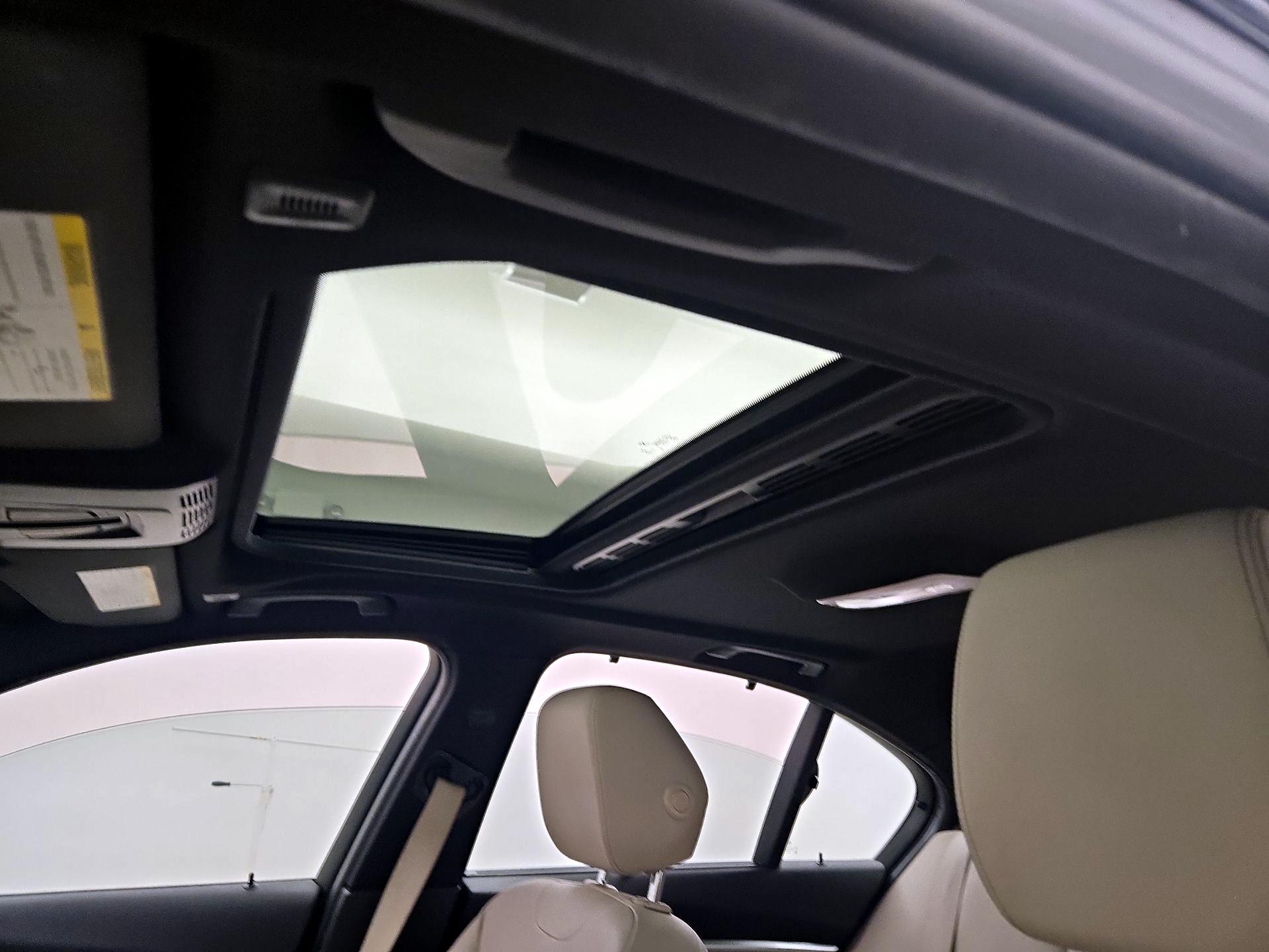 Thumbnail: 2016 BMW 3 Series - 19
