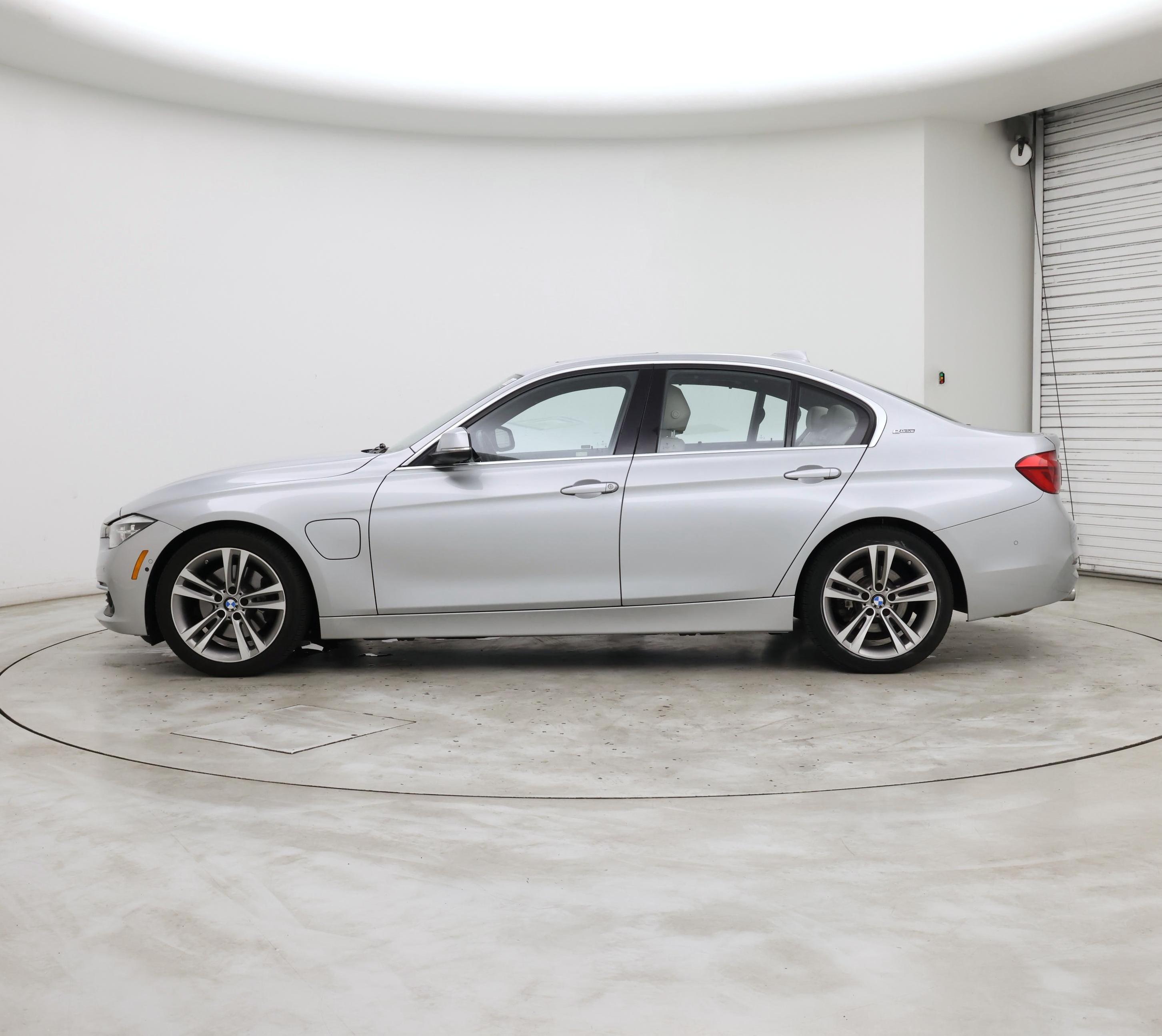 Thumbnail: 2016 BMW 3 Series - 3