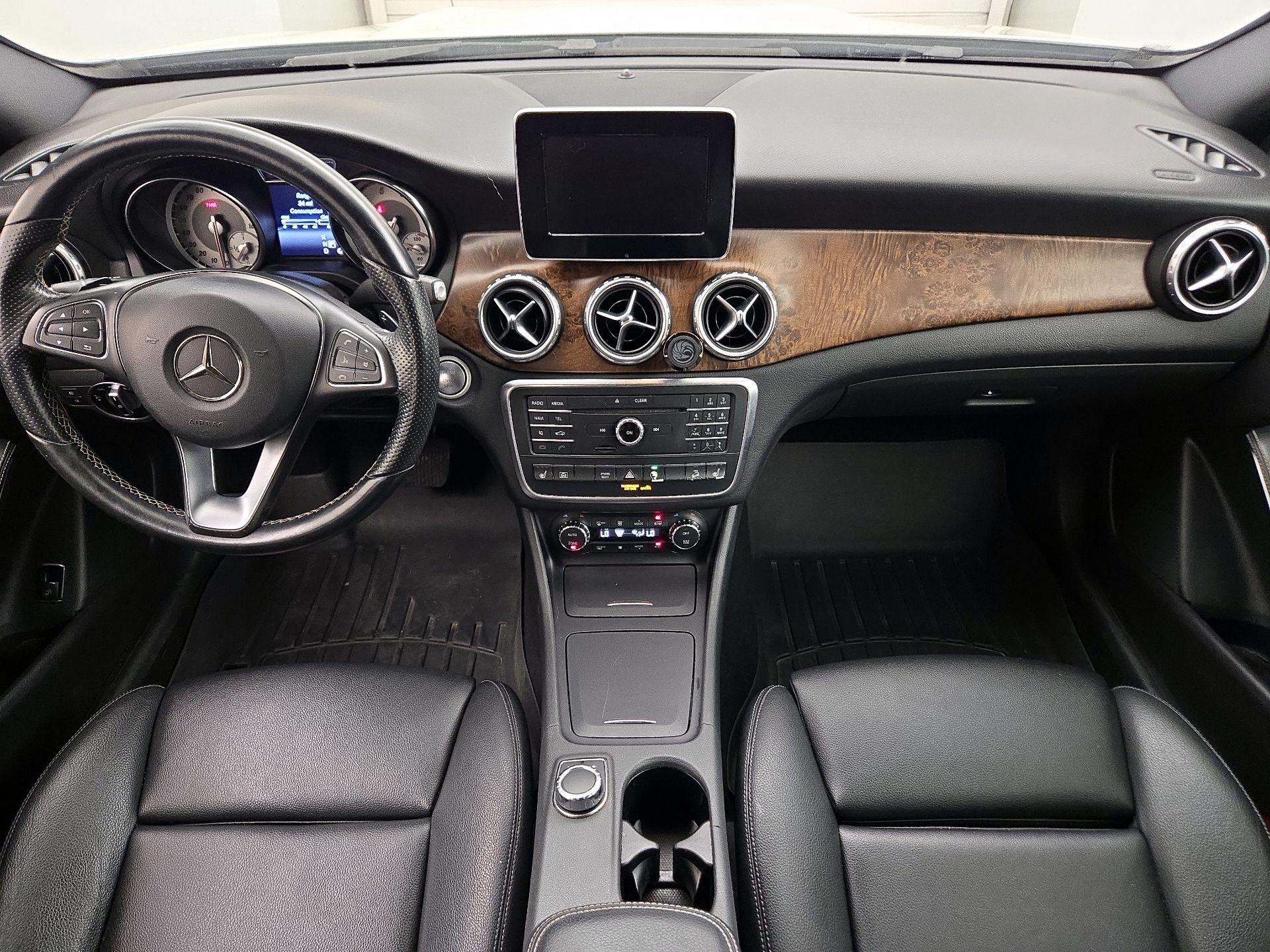 Thumbnail: 2016 Mercedes-Benz GLA - 9