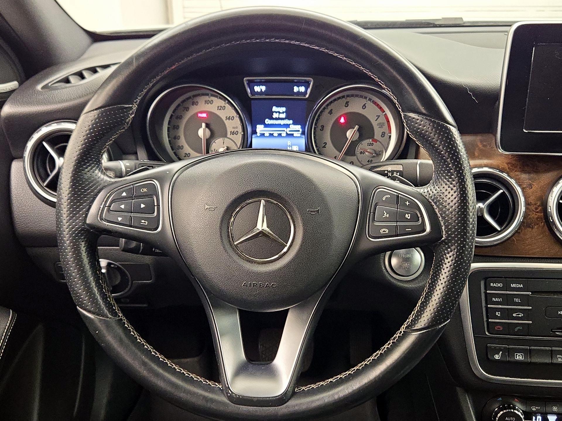 Thumbnail: 2016 Mercedes-Benz GLA - 10