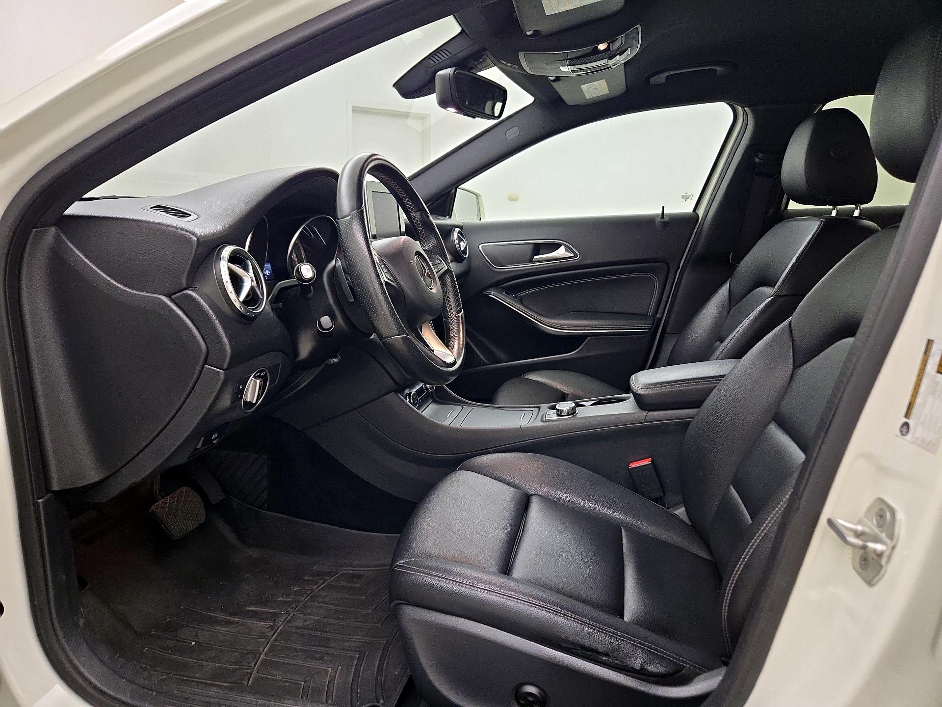 Thumbnail: 2016 Mercedes-Benz GLA - 11
