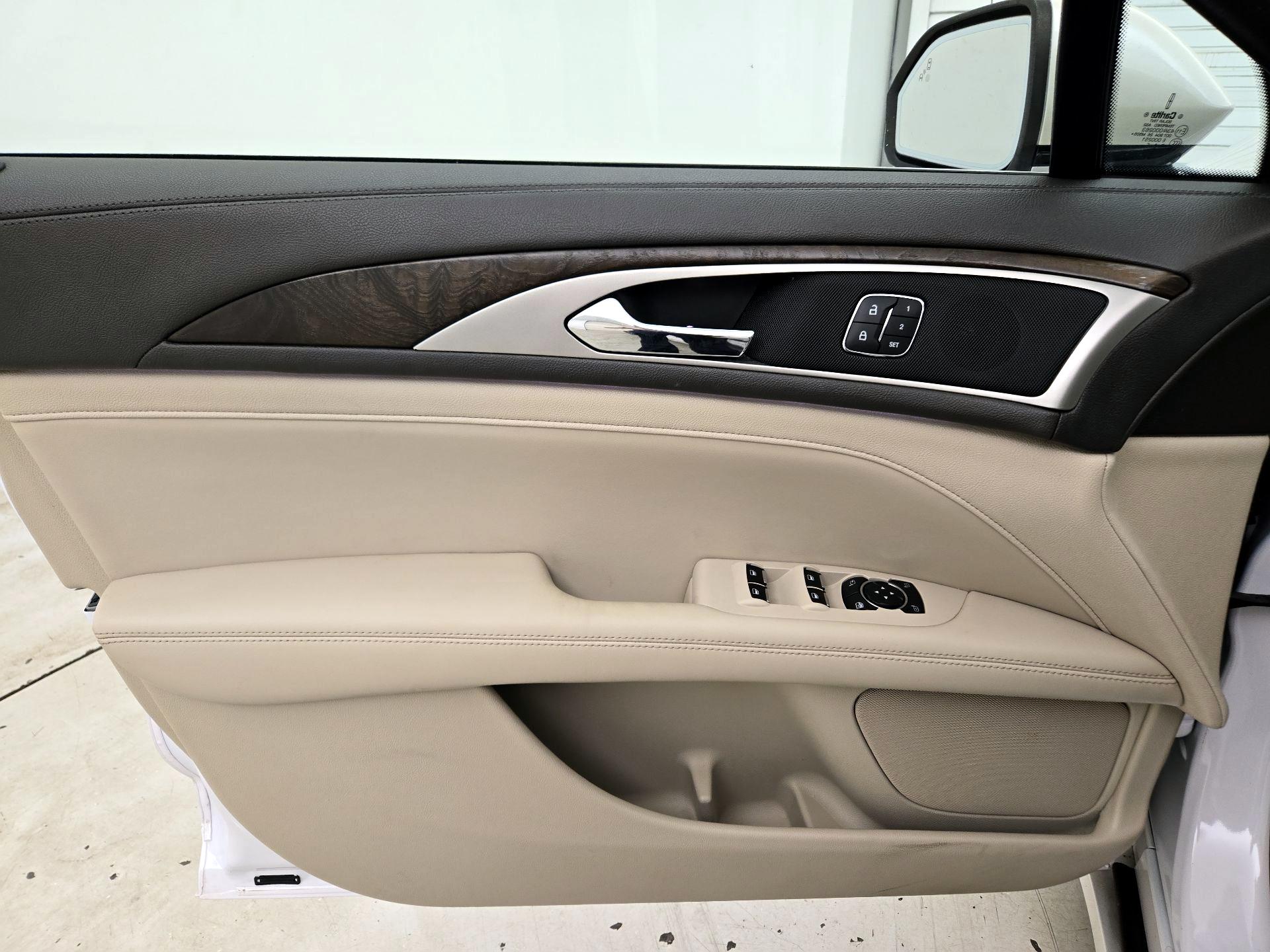 Thumbnail: 2019 Lincoln MKZ - 12