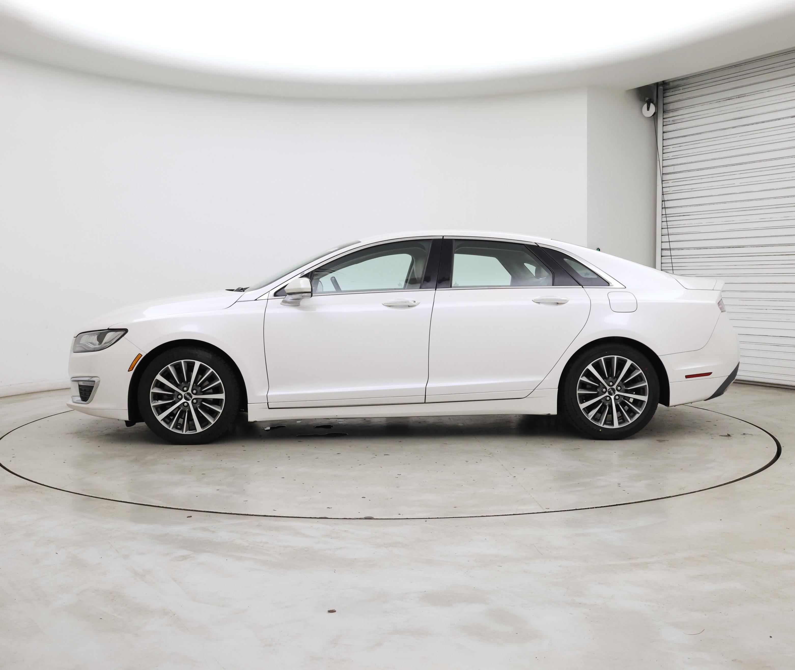 Thumbnail: 2019 Lincoln MKZ - 3