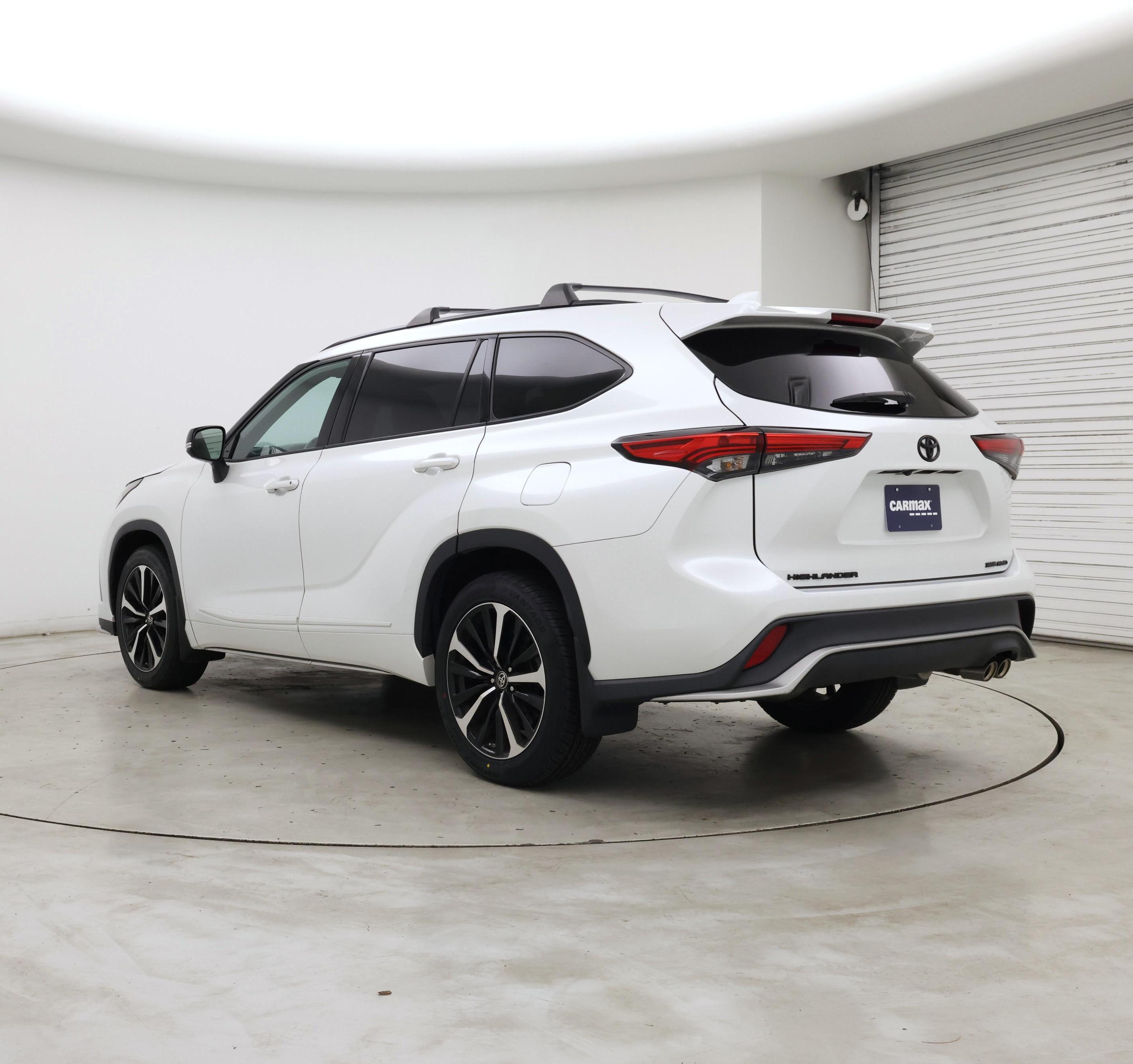 Thumbnail: 2022 Toyota Highlander - 2