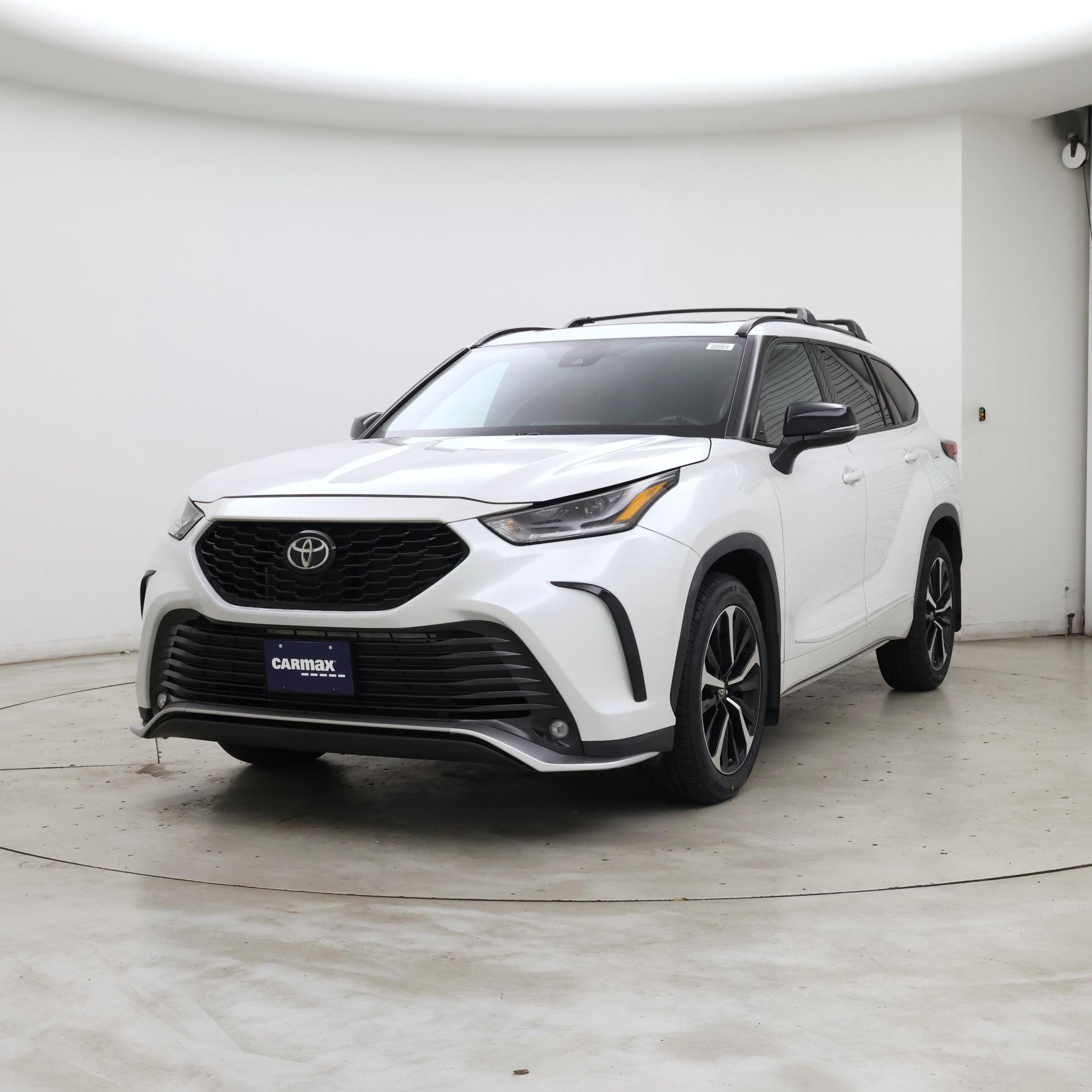 Thumbnail: 2022 Toyota Highlander - 4