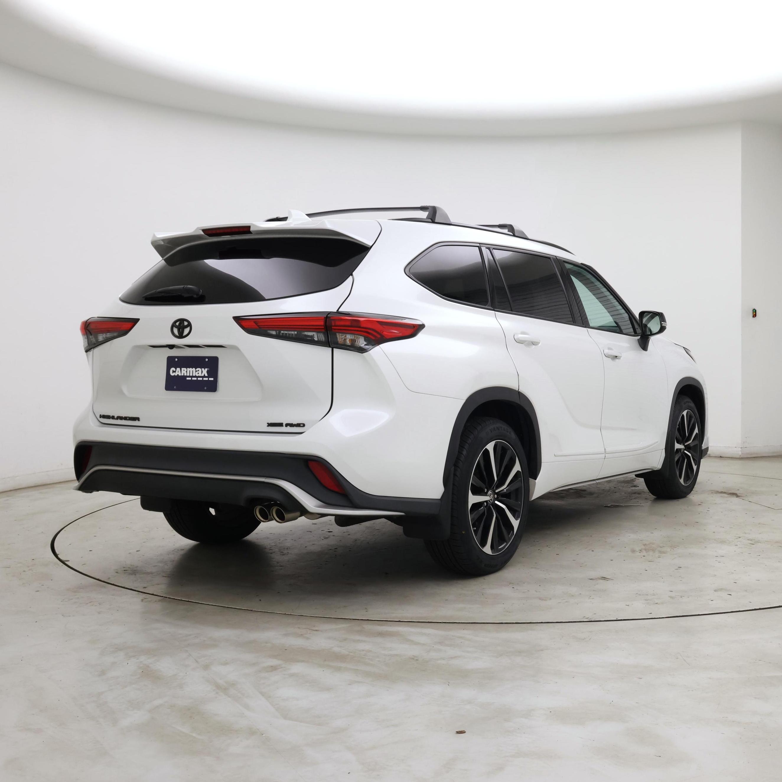 Thumbnail: 2022 Toyota Highlander - 8