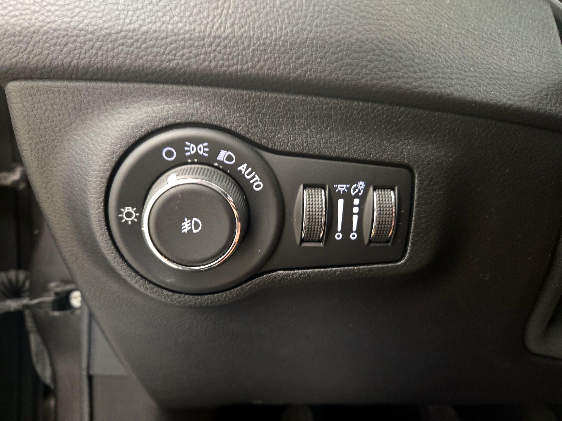 Thumbnail: 2017 Jeep Compass - 13