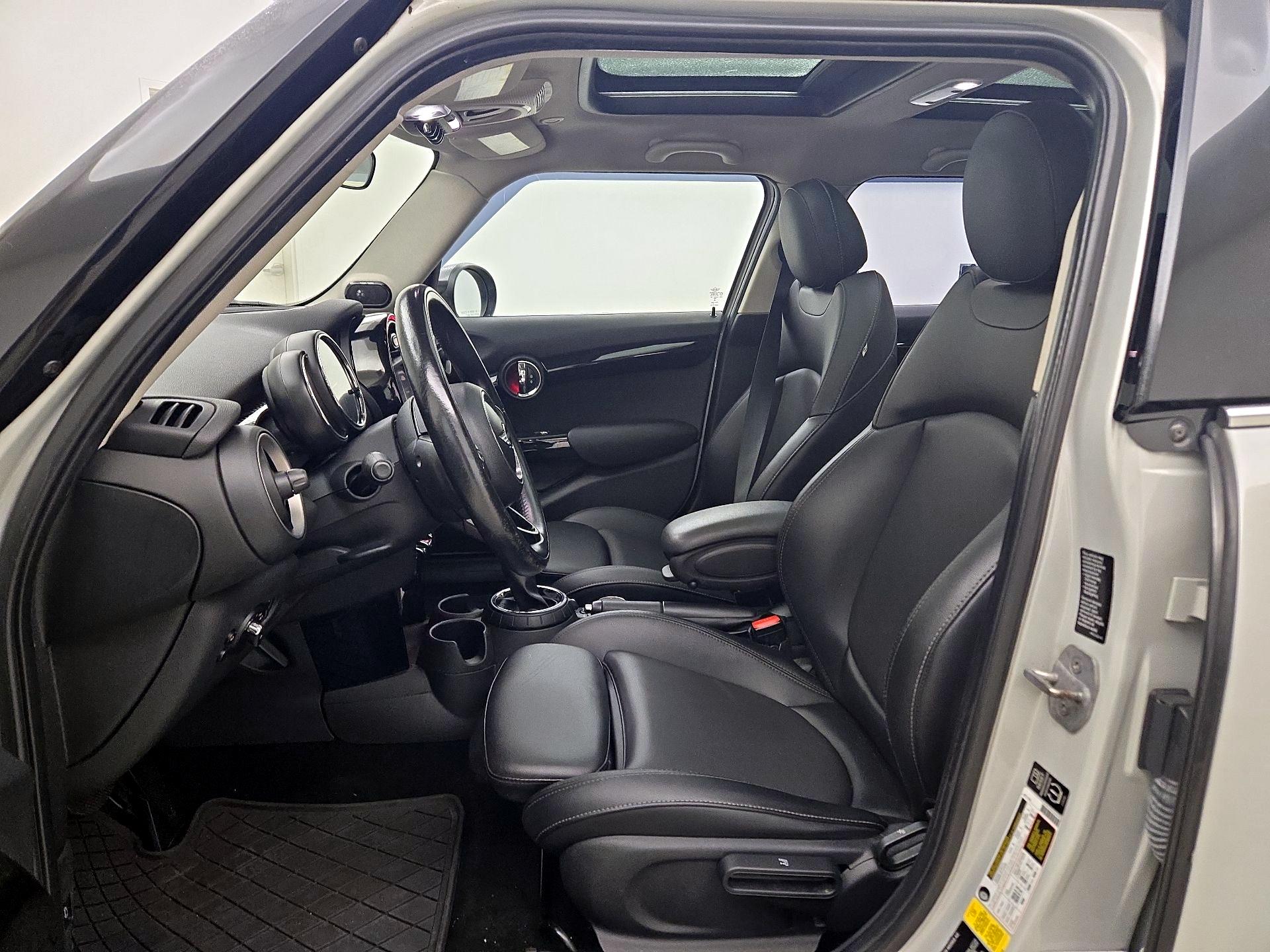 Thumbnail: 2015 MINI Cooper Hardtop - 11