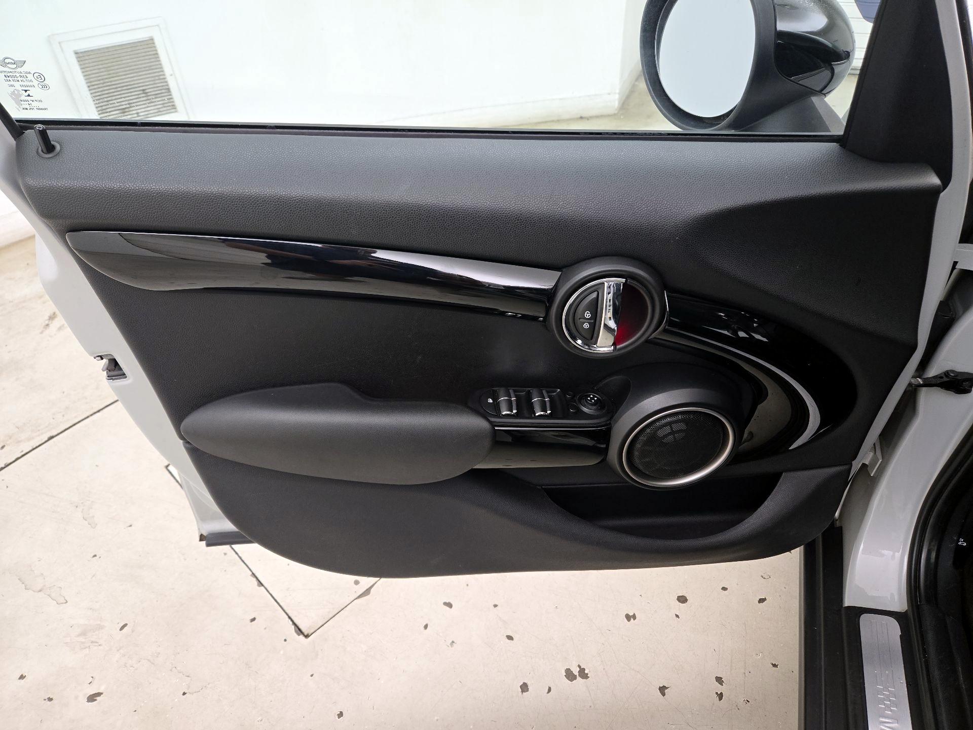 Thumbnail: 2015 MINI Cooper Hardtop - 12