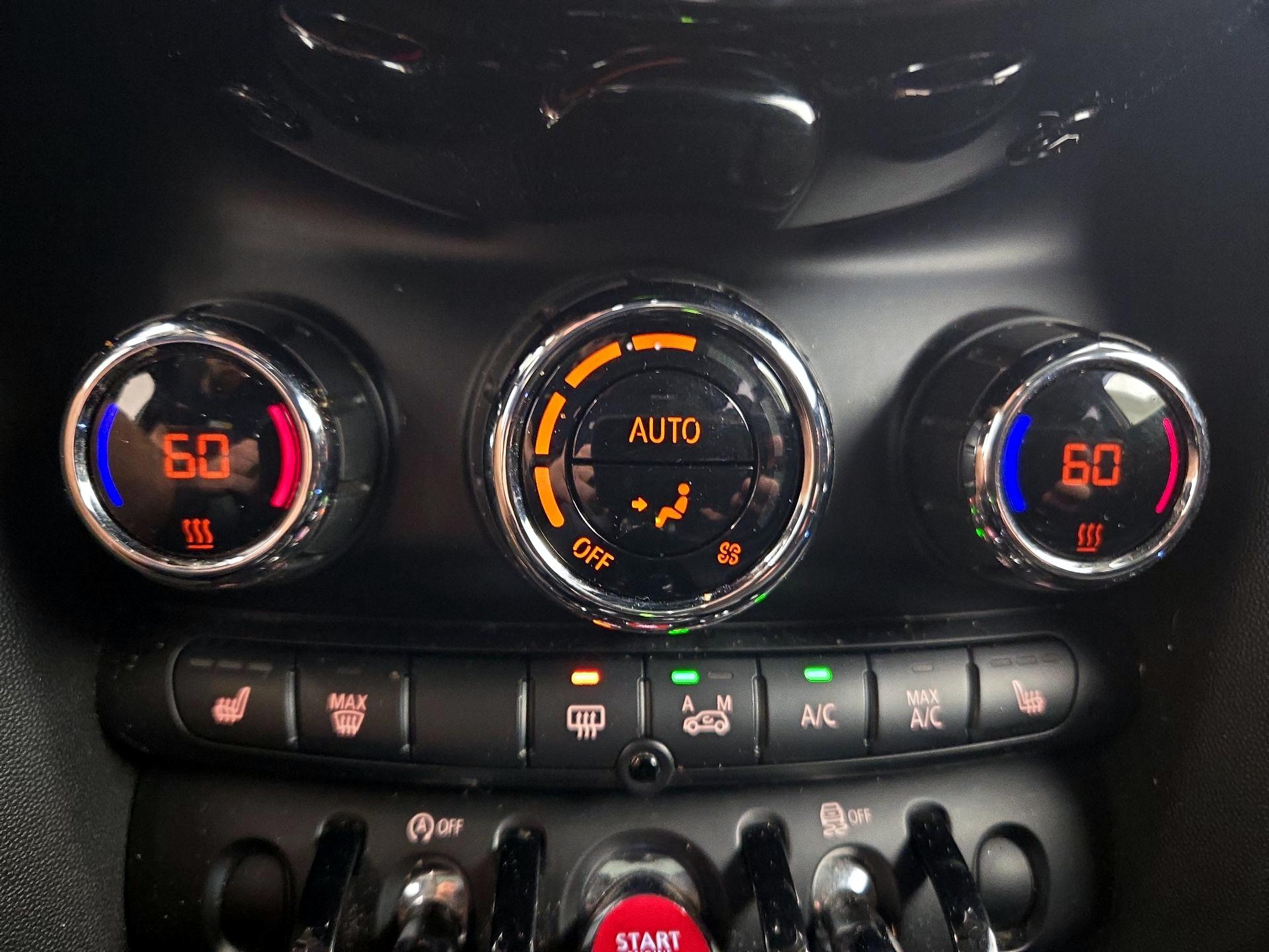 Thumbnail: 2015 MINI Cooper Hardtop - 16