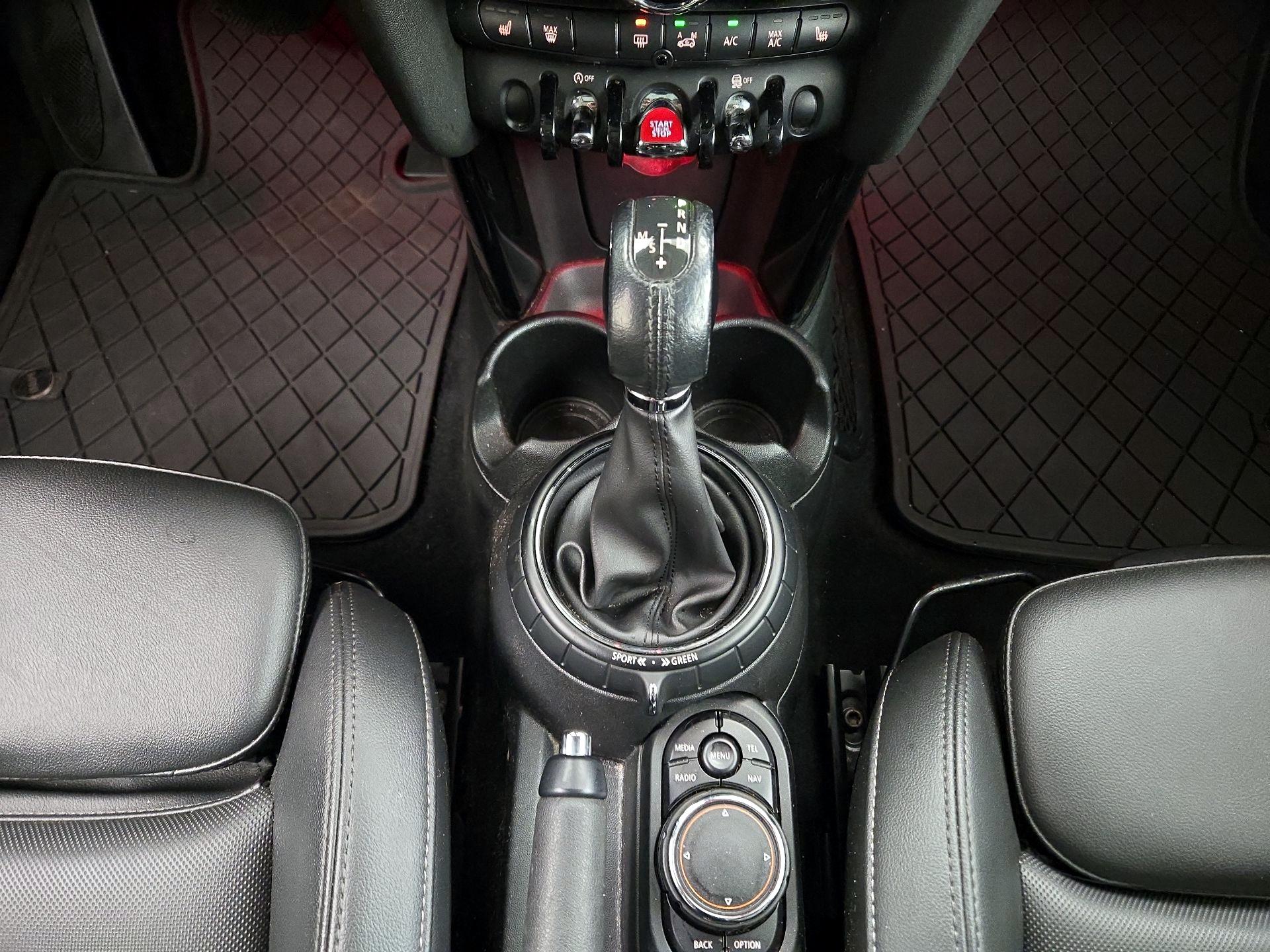 Thumbnail: 2015 MINI Cooper Hardtop - 17