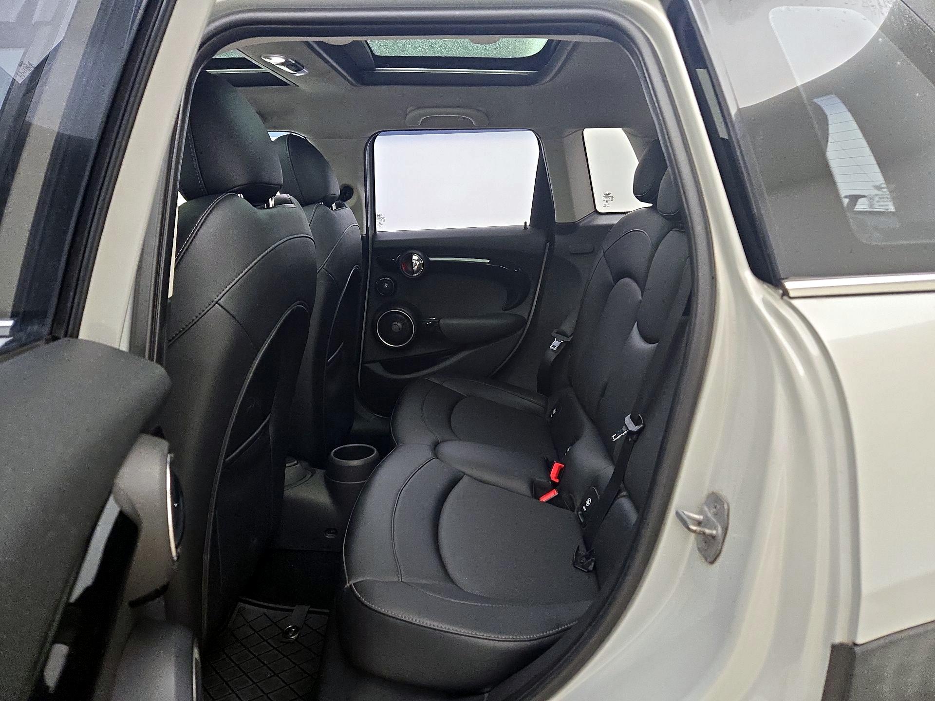 Thumbnail: 2015 MINI Cooper Hardtop - 20
