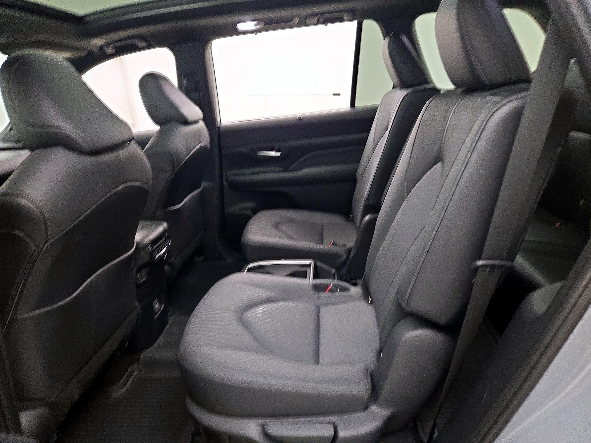 Thumbnail: 2026 Toyota Highlander - 20