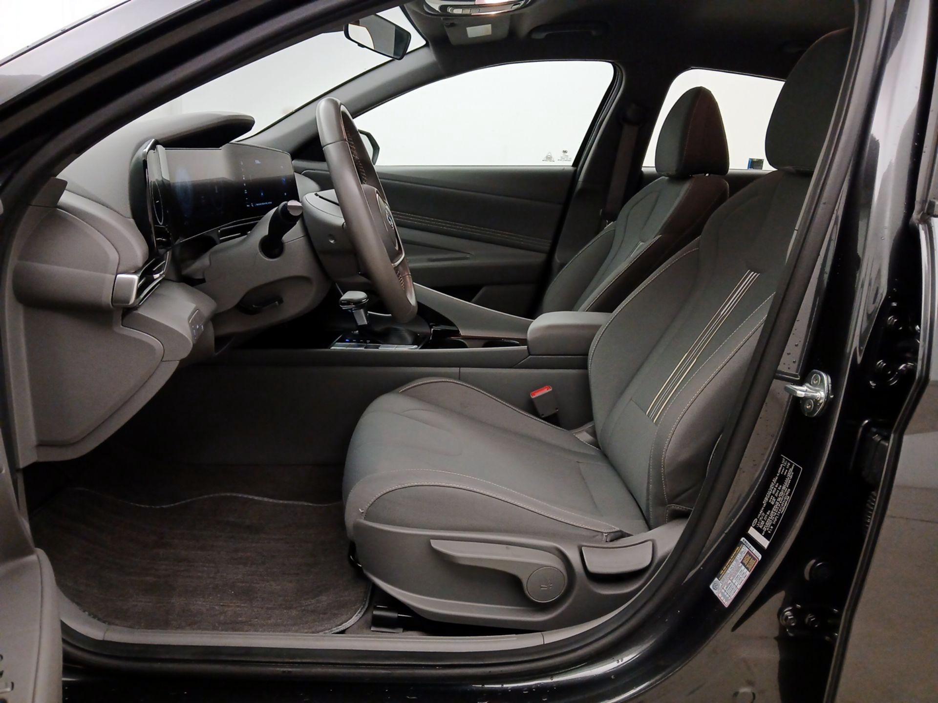 Thumbnail: 2023 Hyundai Elantra - 11