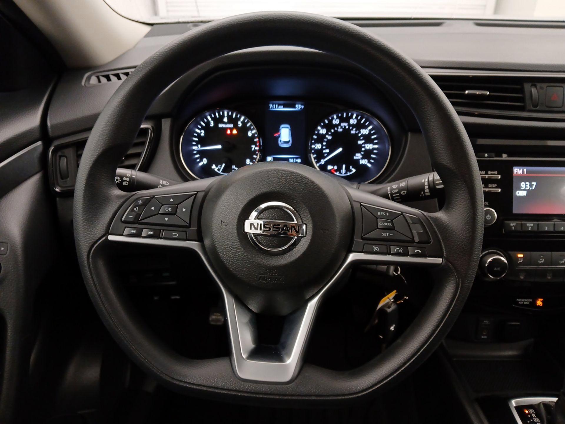 Thumbnail: 2017 Nissan Rogue - 10