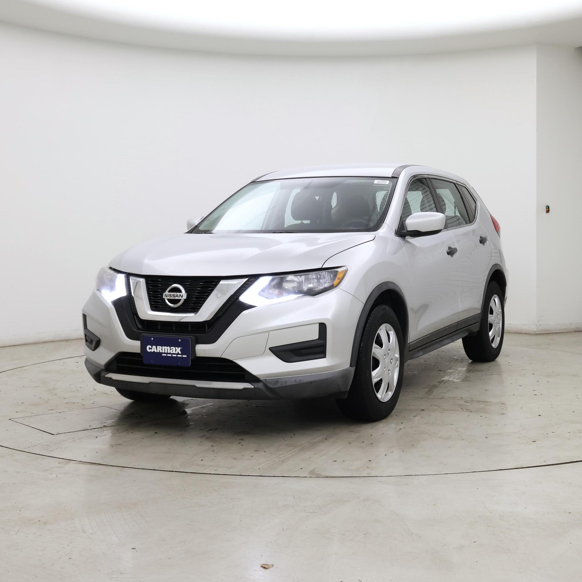 Thumbnail: 2017 Nissan Rogue - 4