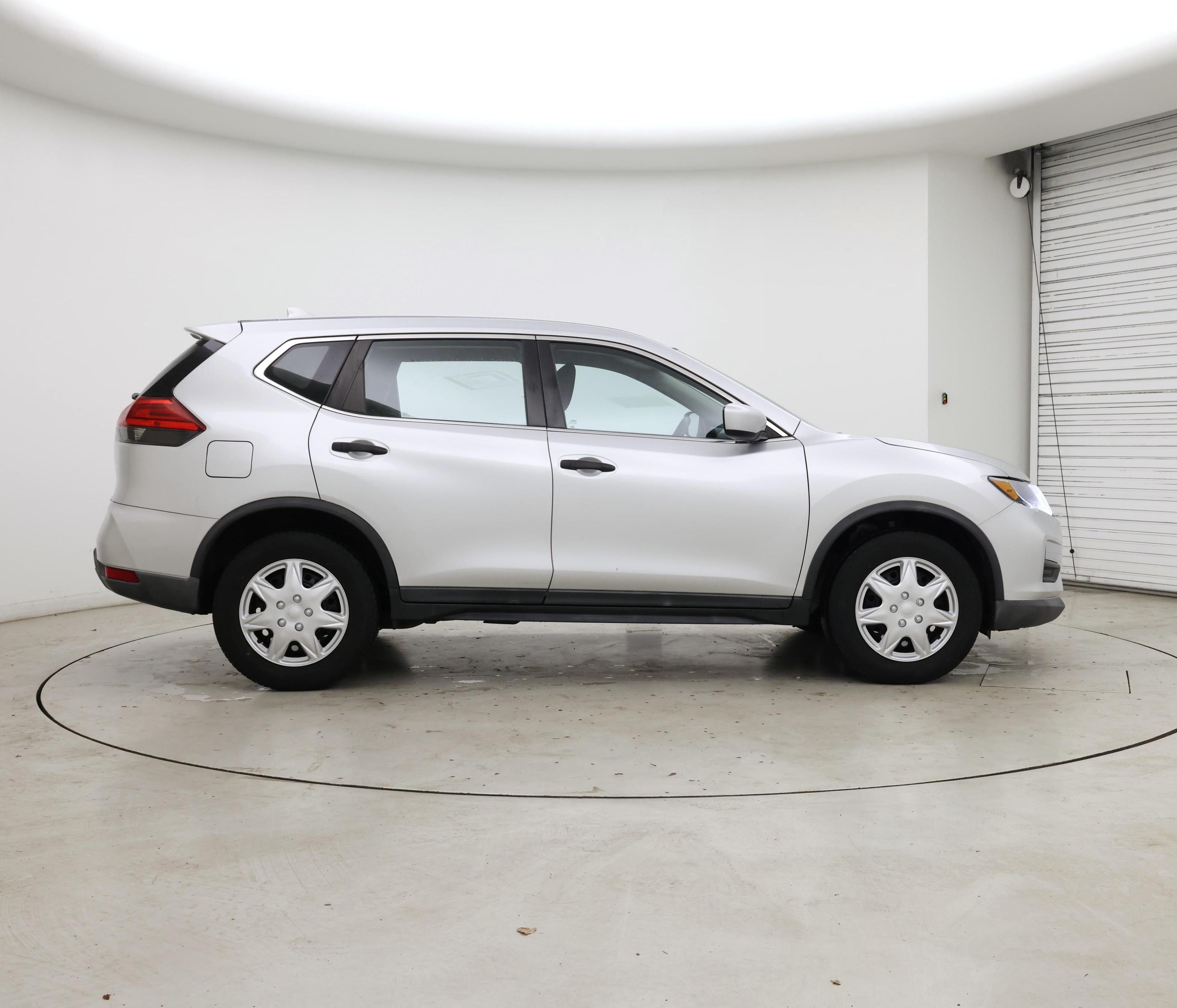Thumbnail: 2017 Nissan Rogue - 7
