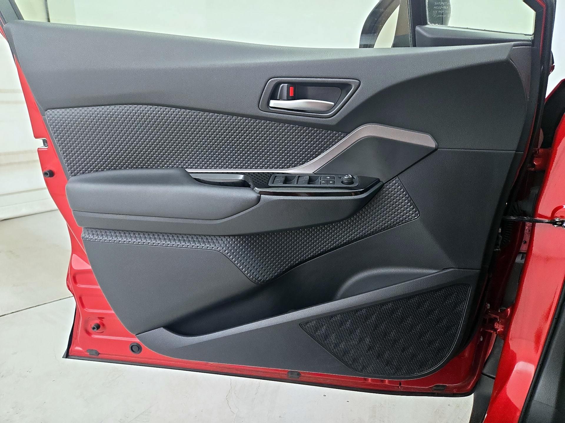 Thumbnail: 2021 Toyota C-HR - 12