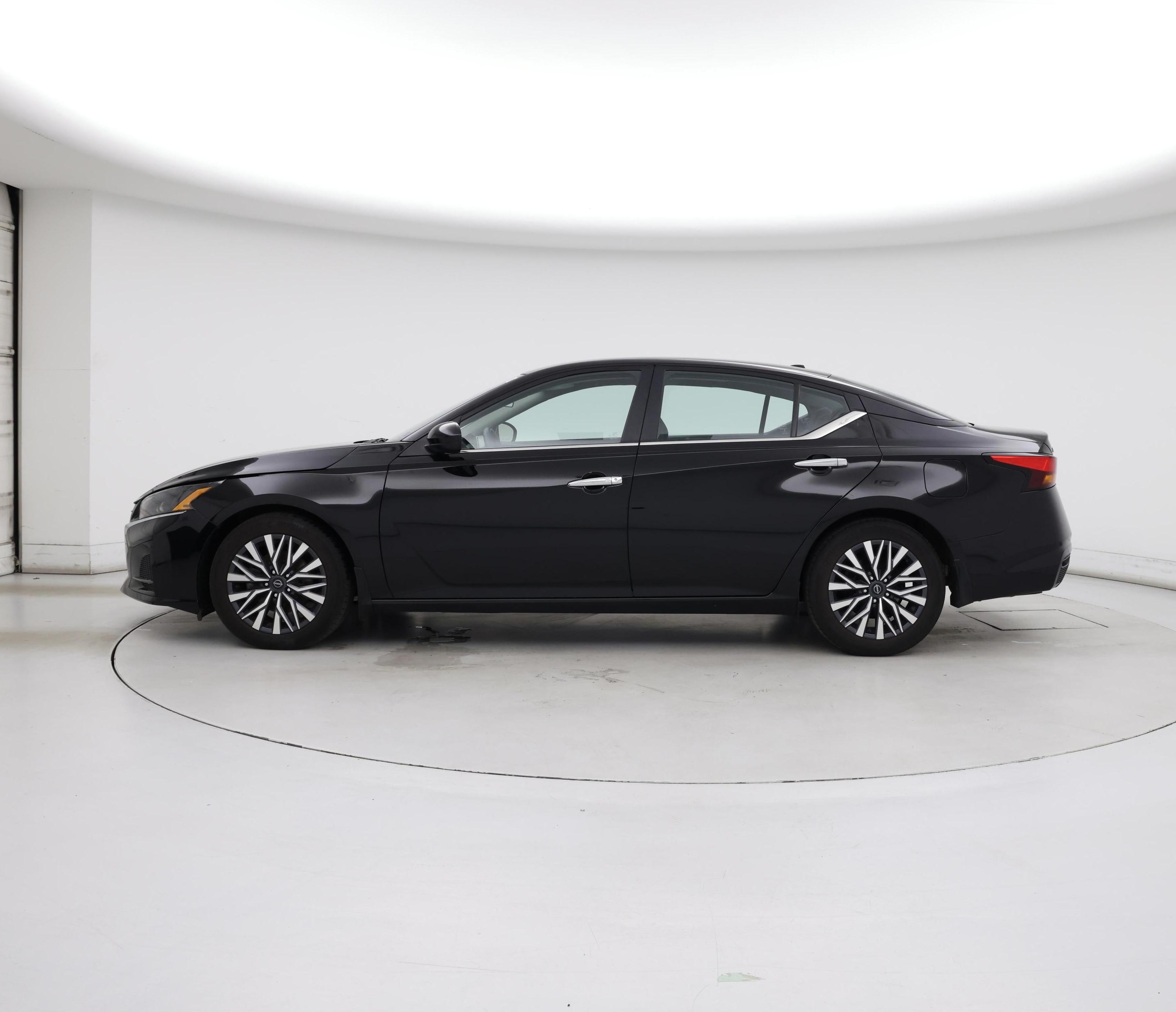 Thumbnail: 2023 Nissan Altima - 3