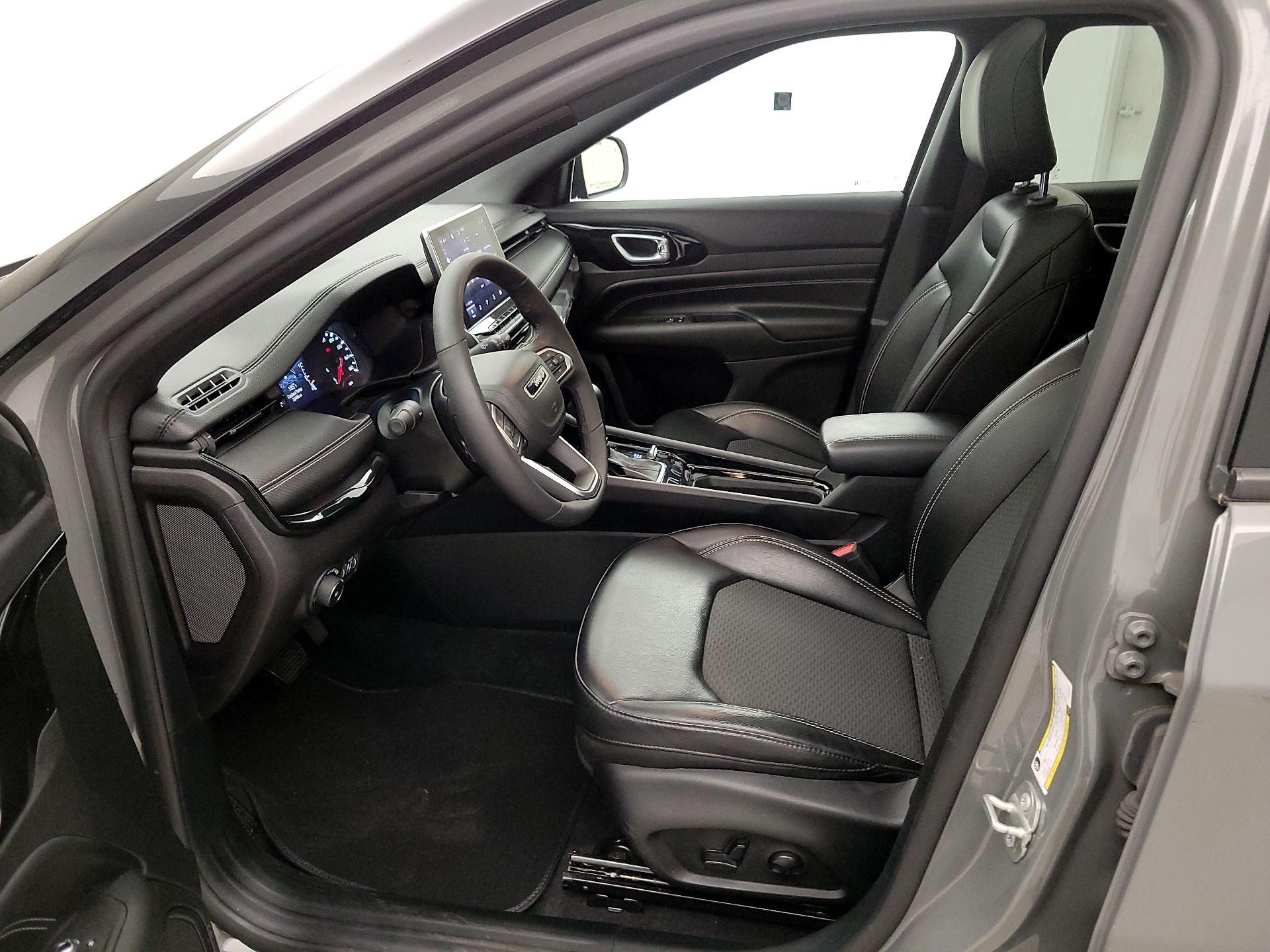 Thumbnail: 2023 Jeep Compass - 11