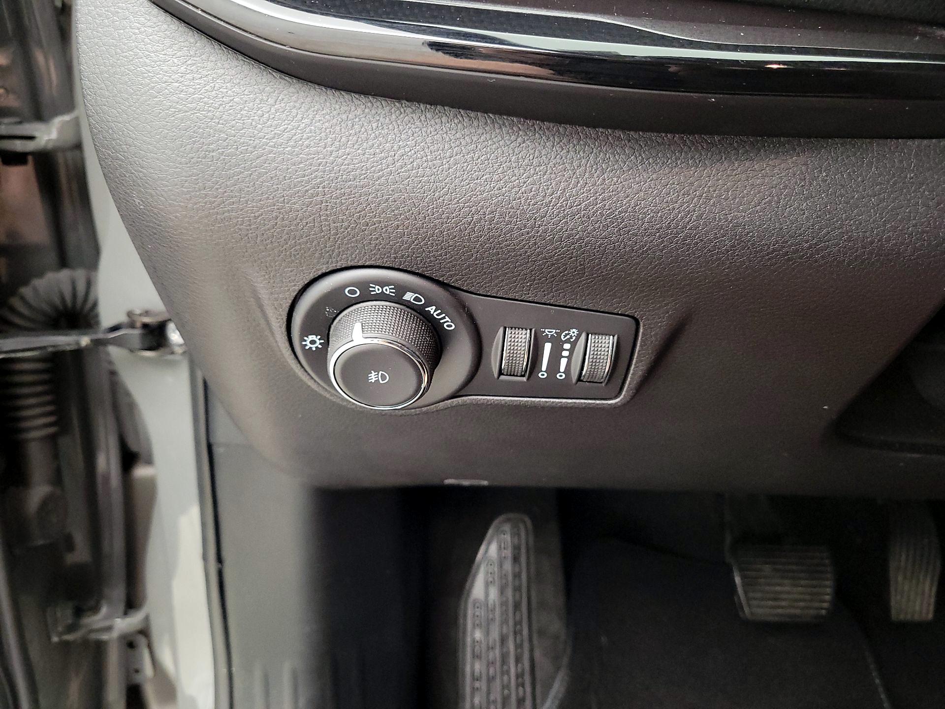 Thumbnail: 2023 Jeep Compass - 13