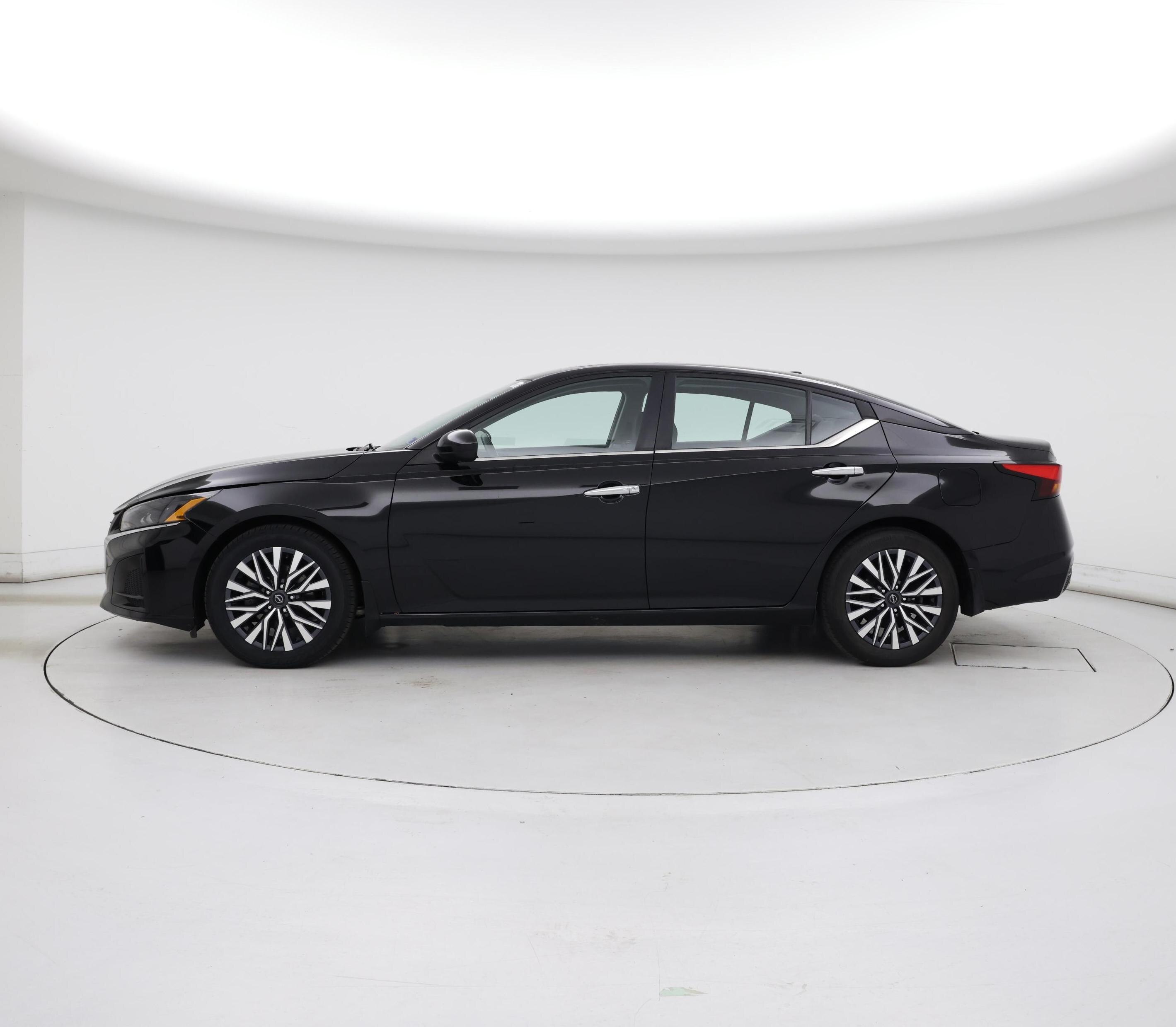 Thumbnail: 2023 Nissan Altima - 3