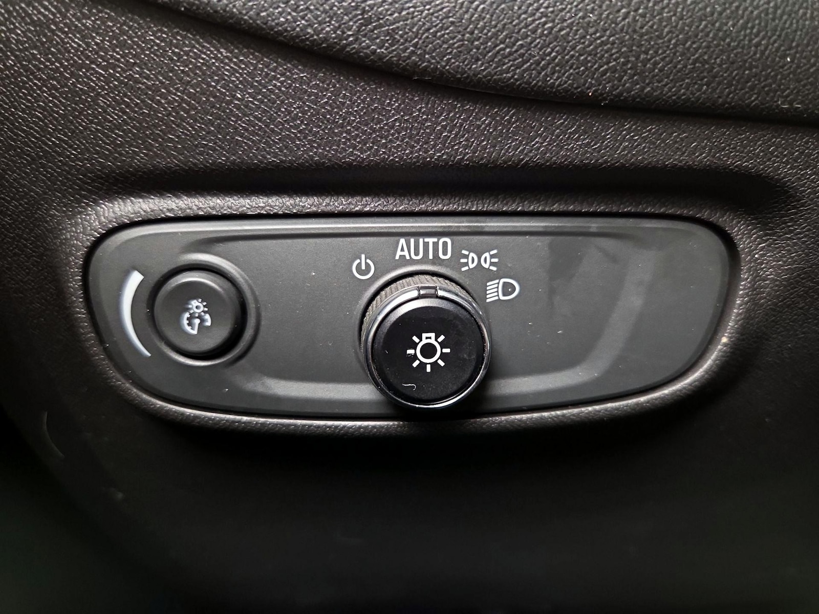 2023 Chevrolet Equinox LS - Photo 14