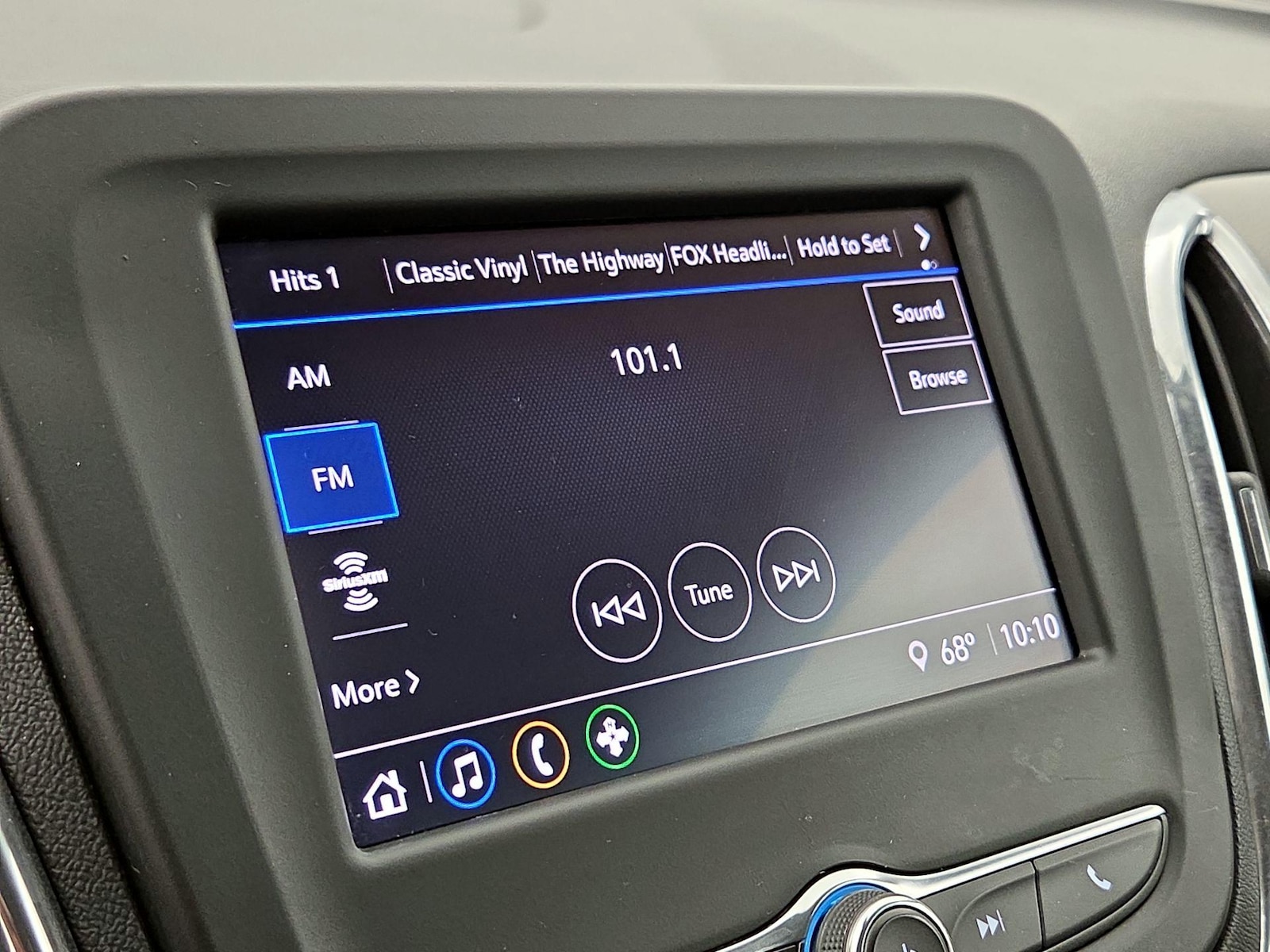 2023 Chevrolet Equinox LS - Photo 16