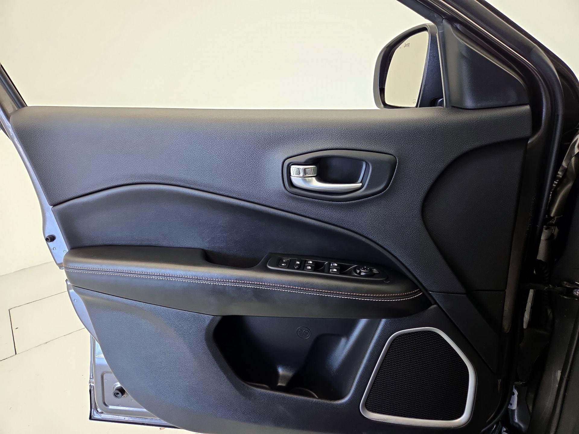 Thumbnail: 2021 Jeep Compass - 12
